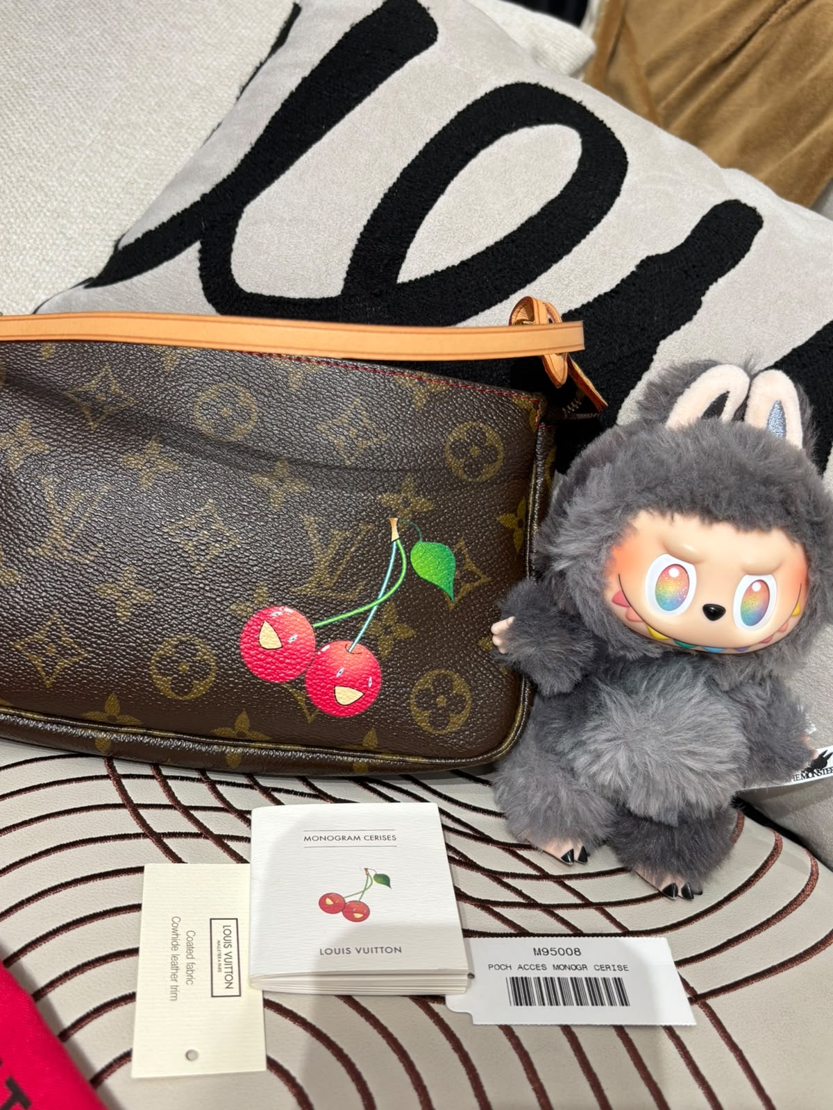 未使用品 Lv accessories pochette cerise M95008 100%Authentic, unused未使用品 ✅Dust bag 