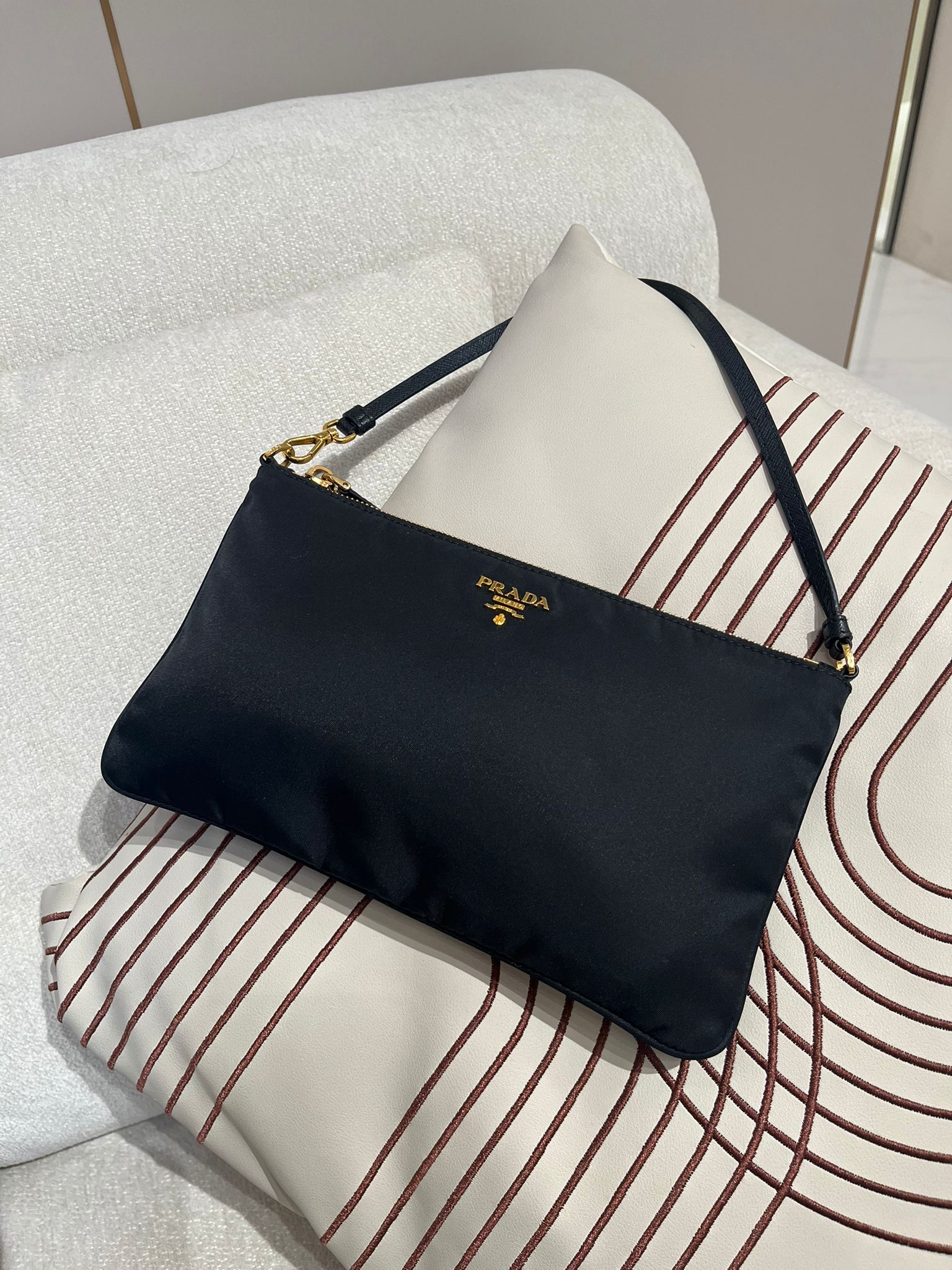 Prada nylon bag zip pouch 黑金 100%Authentic,98%new✅dust bag 