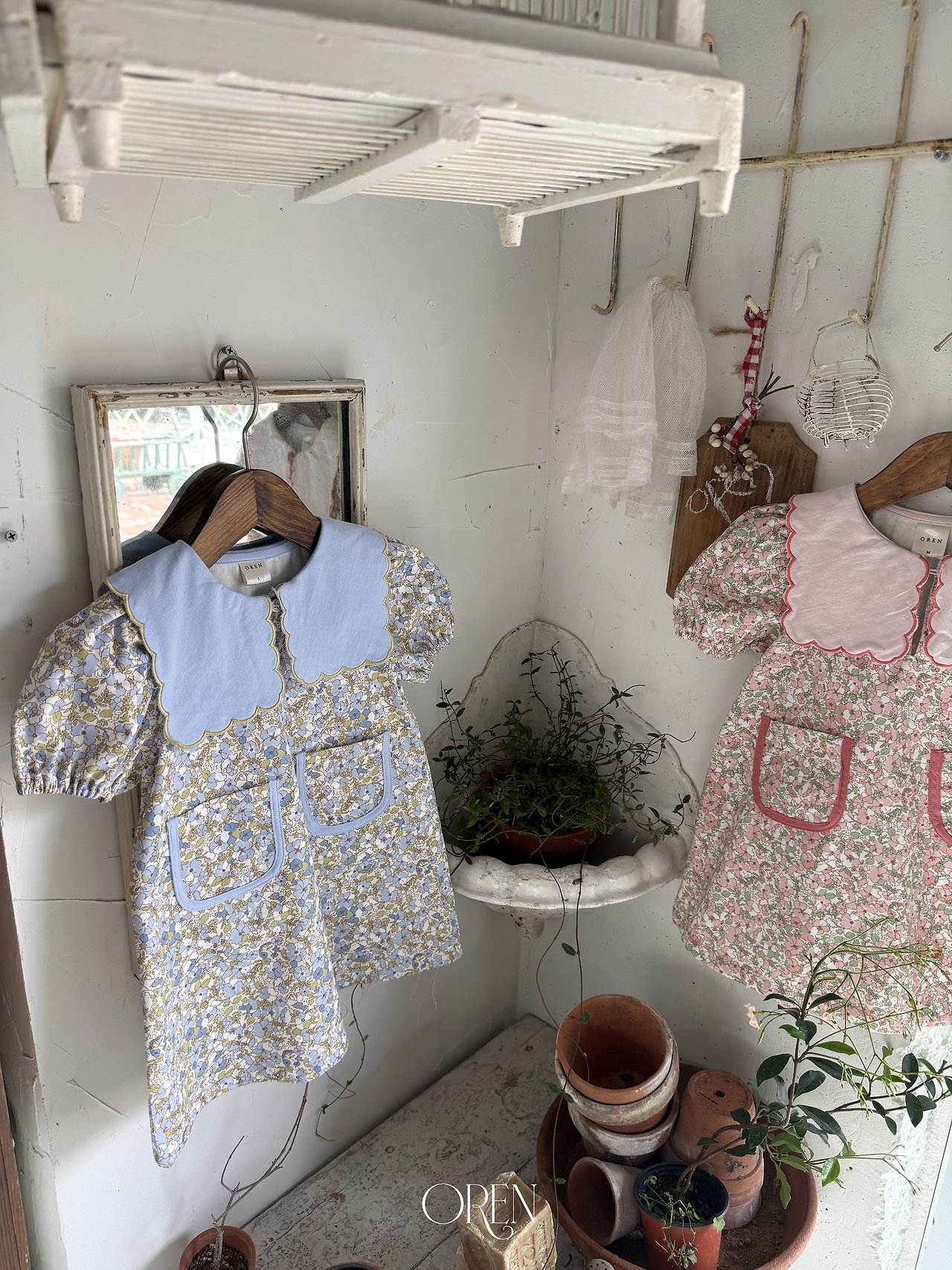 ☀️預訂 韓國直送☀️🇰🇷Oren Karina兩色花卉口袋扇形領短袖連身裙