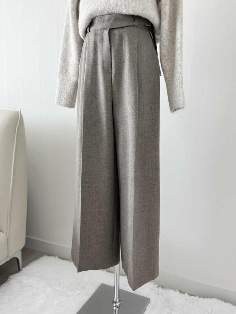 Warm-Tone Buckle Drape Slacks (Oat)