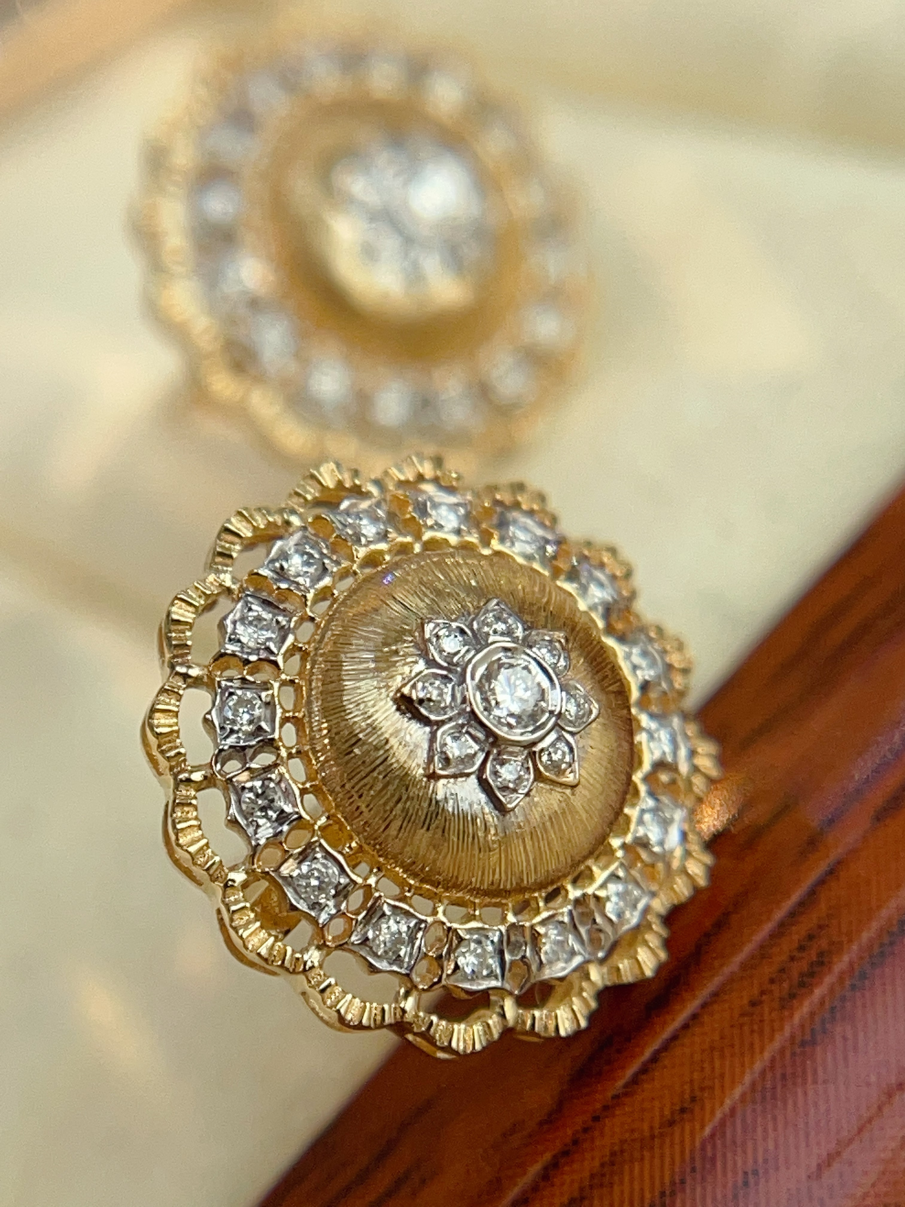 18K Gold Vintage Sunburst Diamond Stud Earrings N031332