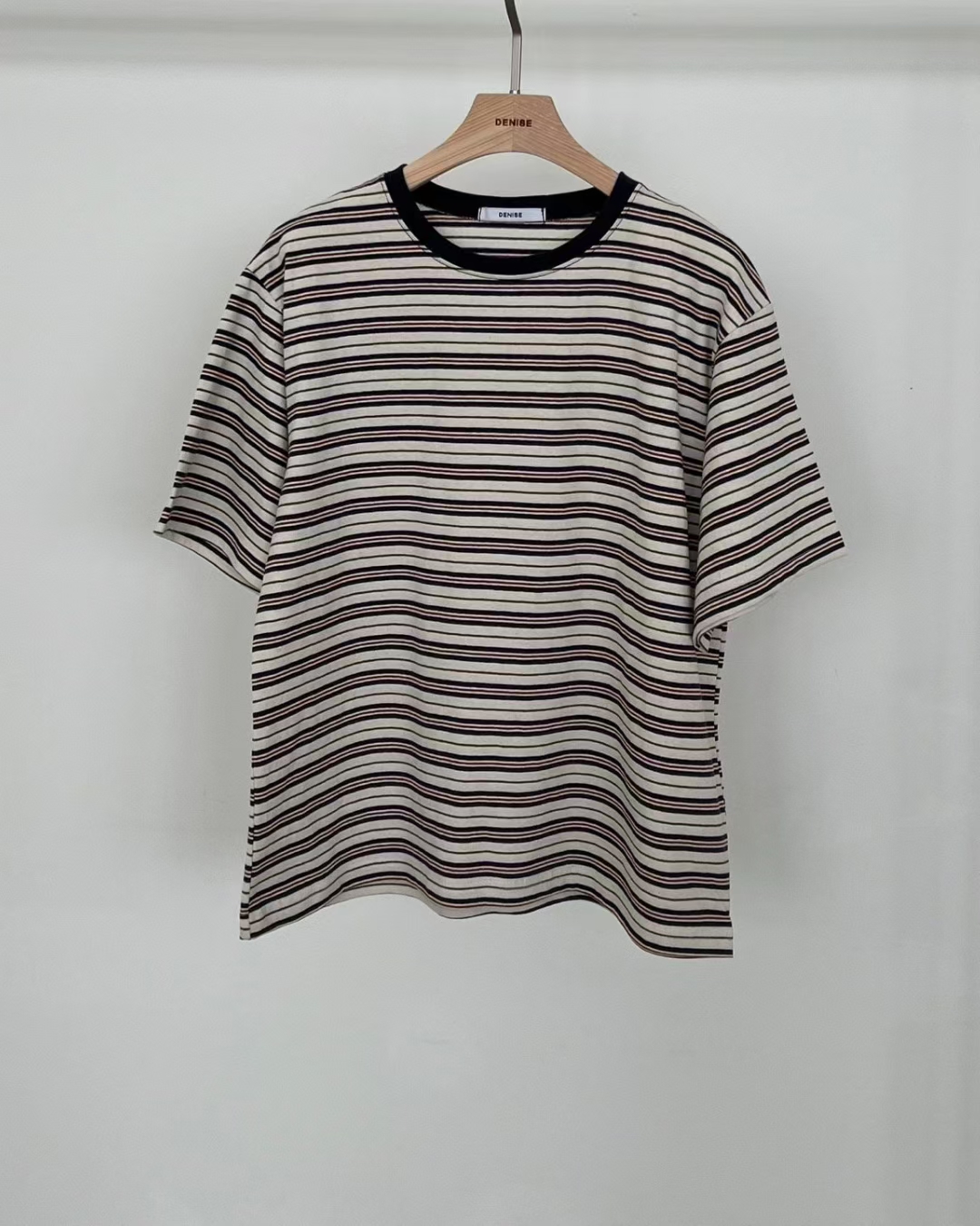 Vintage-Inspired Loose Fit Multicolor Striped T-Shirt with Contrast Collar ‖ 复古撞色多色条纹宽松T恤KR01311601