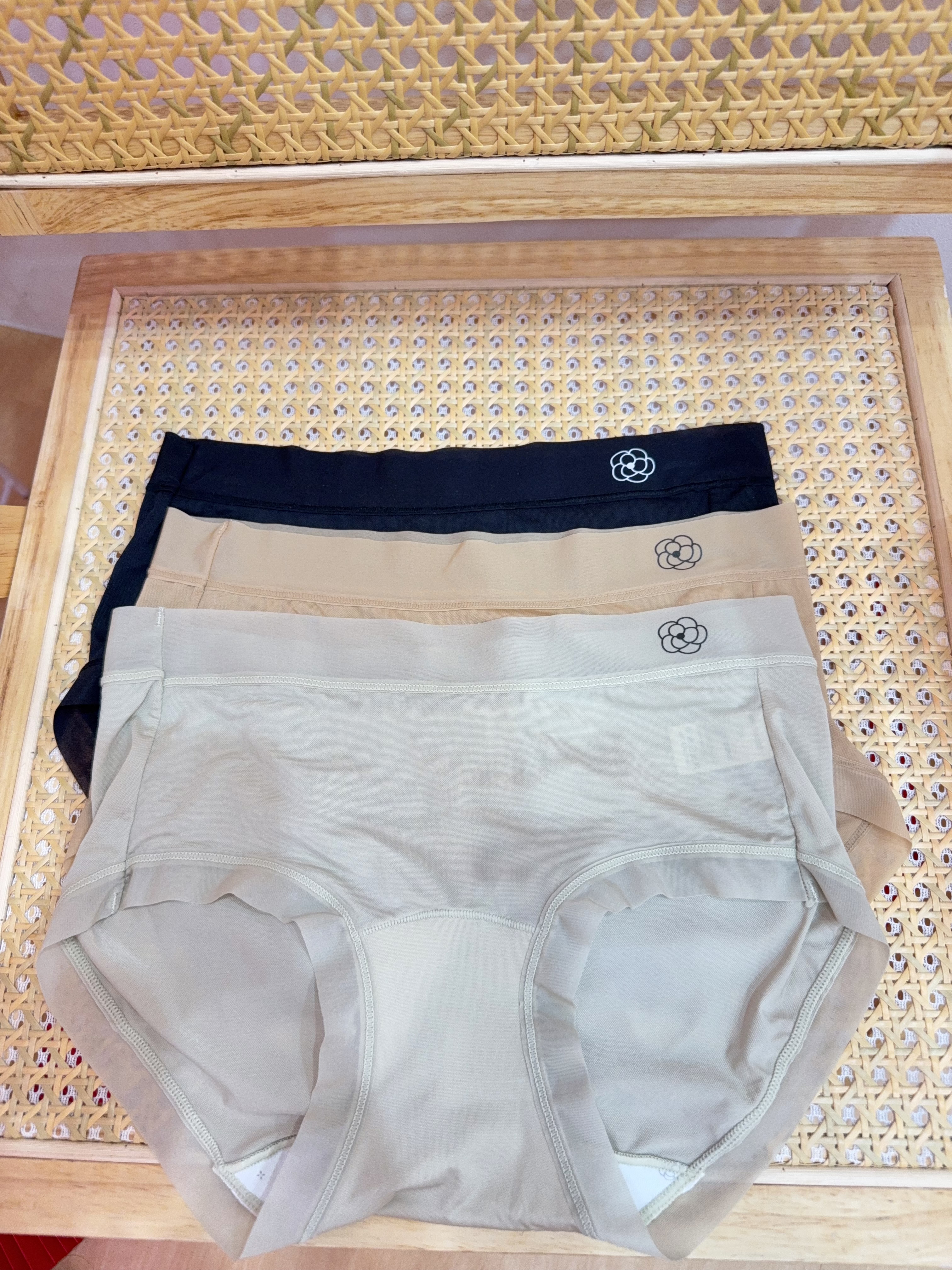 山茶花冰丝无痕中腰内裤 R2923