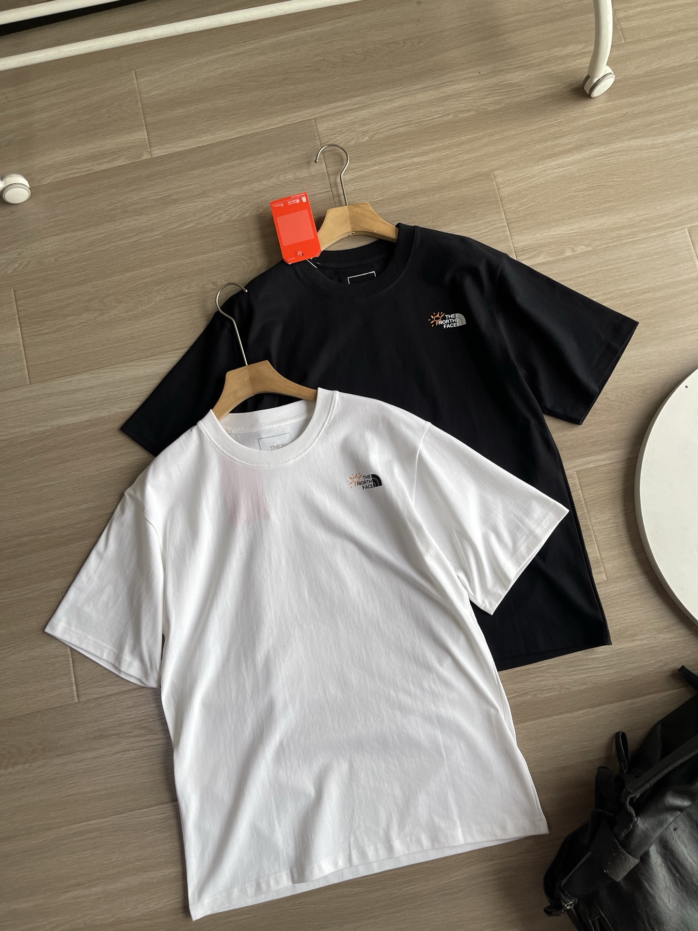 The North Face 後塗鴉式露營印花短袖Tee