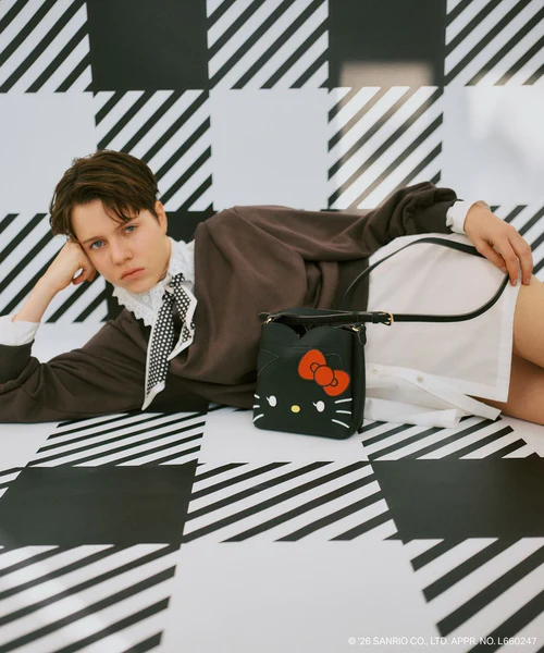 日本預訂📍日本VIS x Hello Kitty別注系列 - 大頭圖案斜咩袋 不包郵