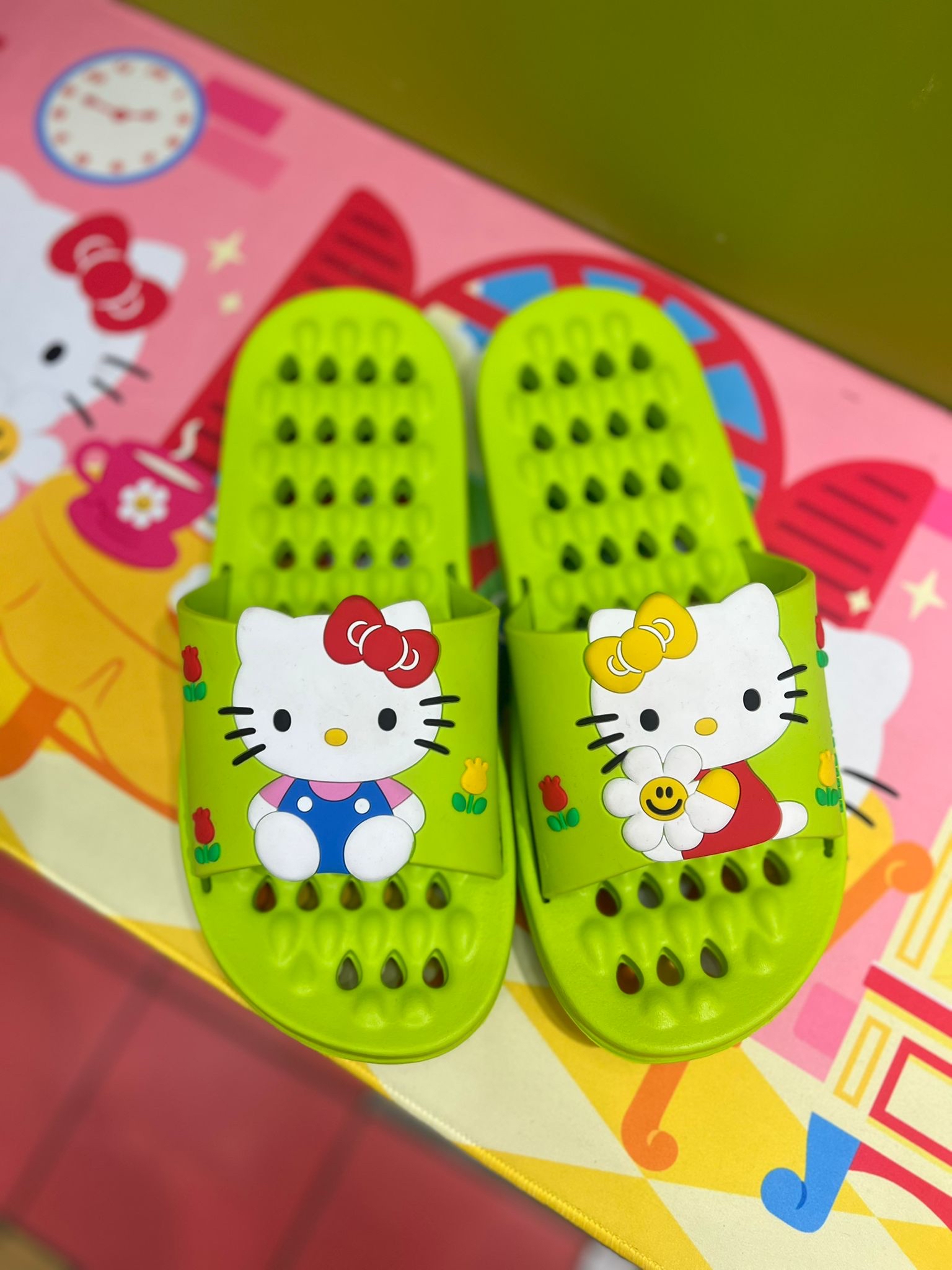 Wiggle Wiggle x Hello Kitty 拖鞋
