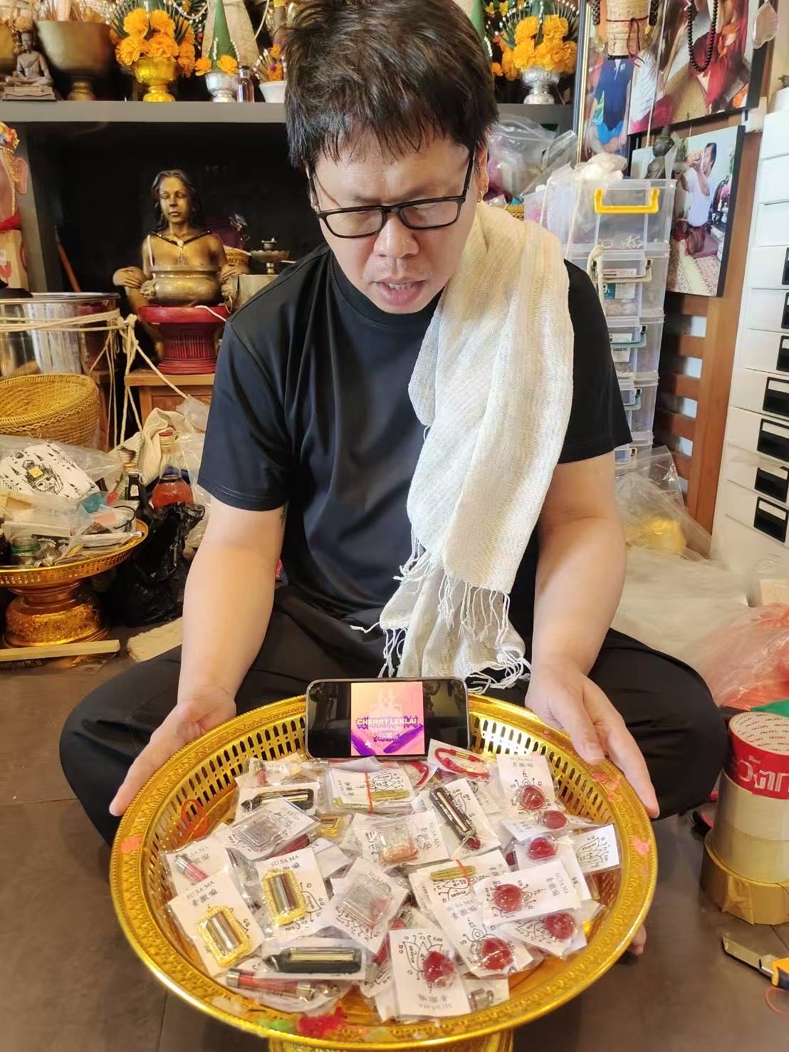 帝王招財符 阿贊噴 人緣魅力與財運加持的靈驗護符 衆多信衆爭相供奉的招財聖物 