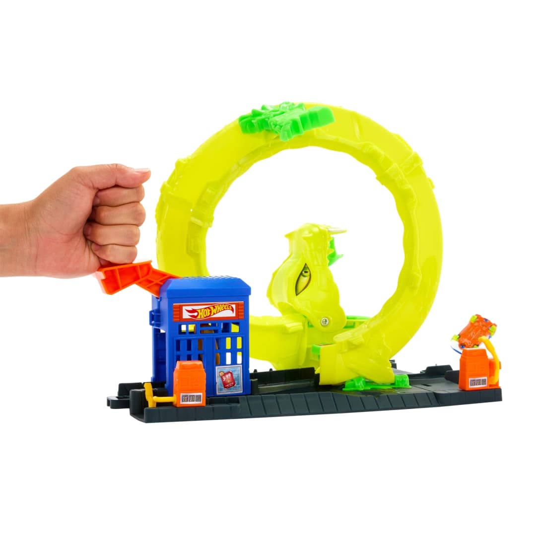全新 現貨即出 Hot Wheels City Snake Spiral Attack 風火輪巨蛇迴旋攻擊賽道玩具 2025