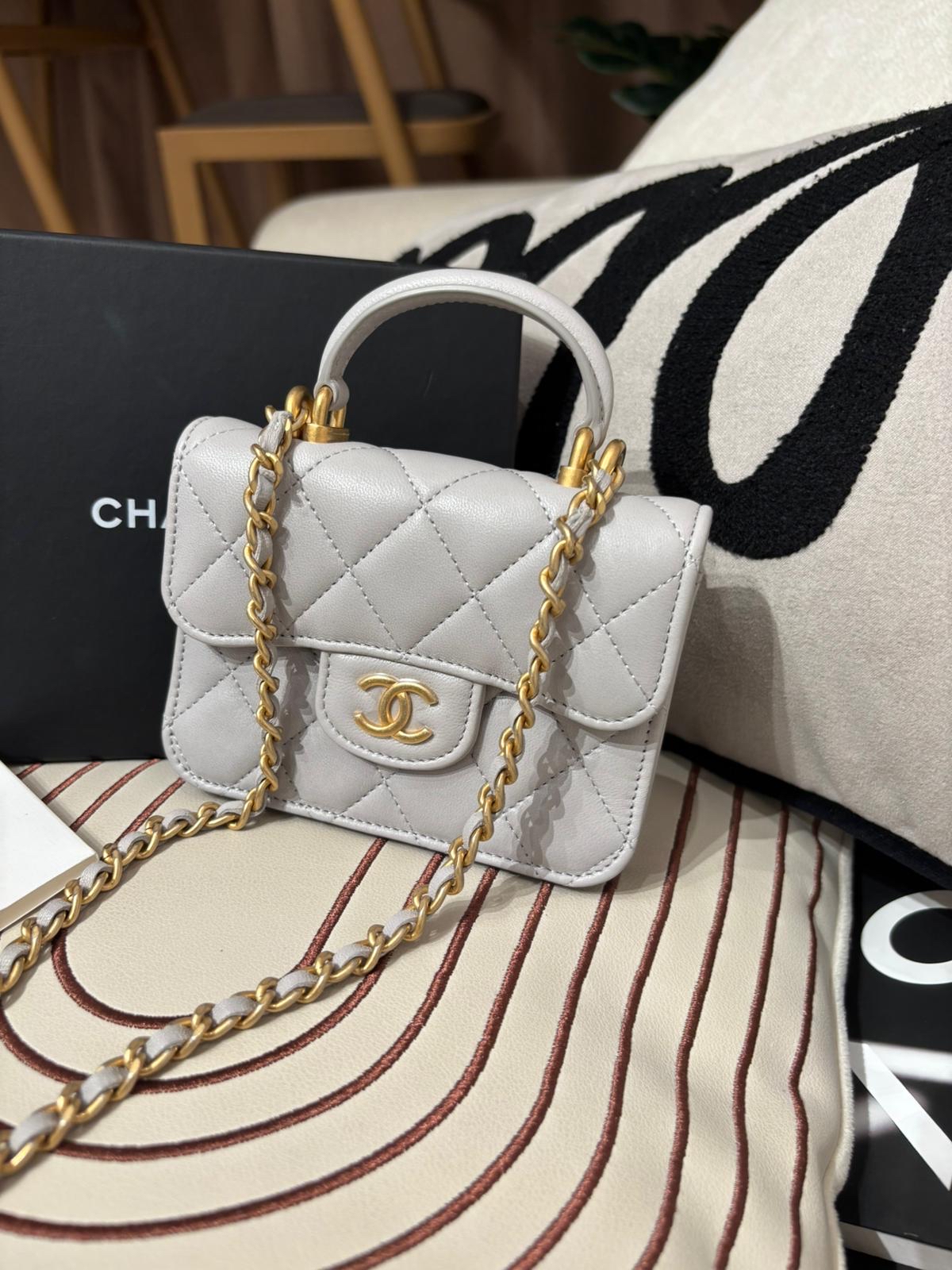 Chanel Small Timeless Classic Handle With Chain Size :L12.5xH9.5xW3.5cm Chain:110cm 100%Authentic ,UNUSED 未使用品 ✅card✅dust bag✅box 