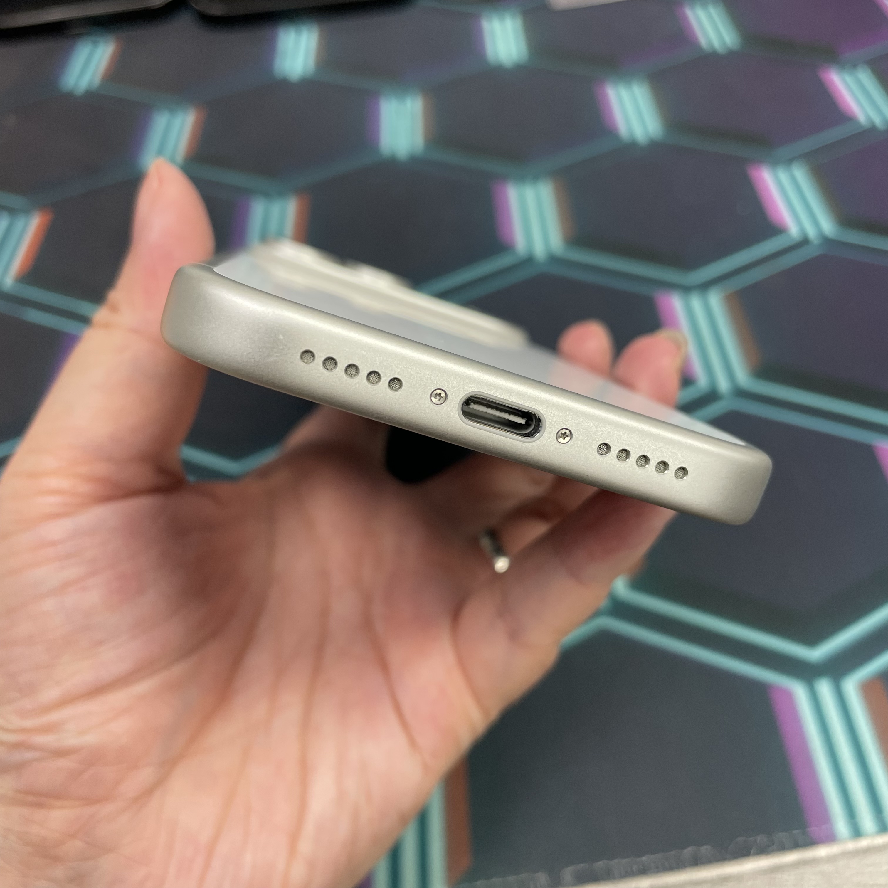 *8257 17 pro 完美機 1TB 電89 銀色 sliver