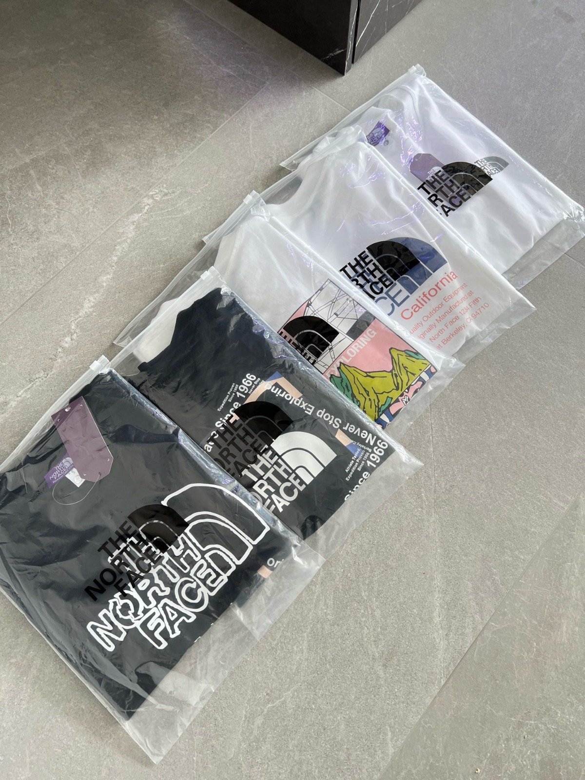 共有20款(隨機)S-4XL碼**2條$155**🔆TNF福袋Tee🔆