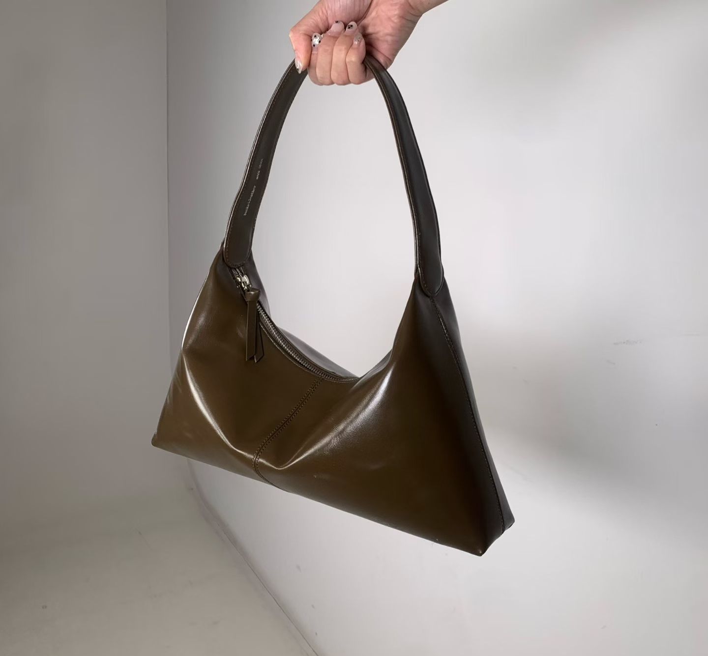 【韓國設計師品牌】全真皮亮面牛皮餃子單肩包