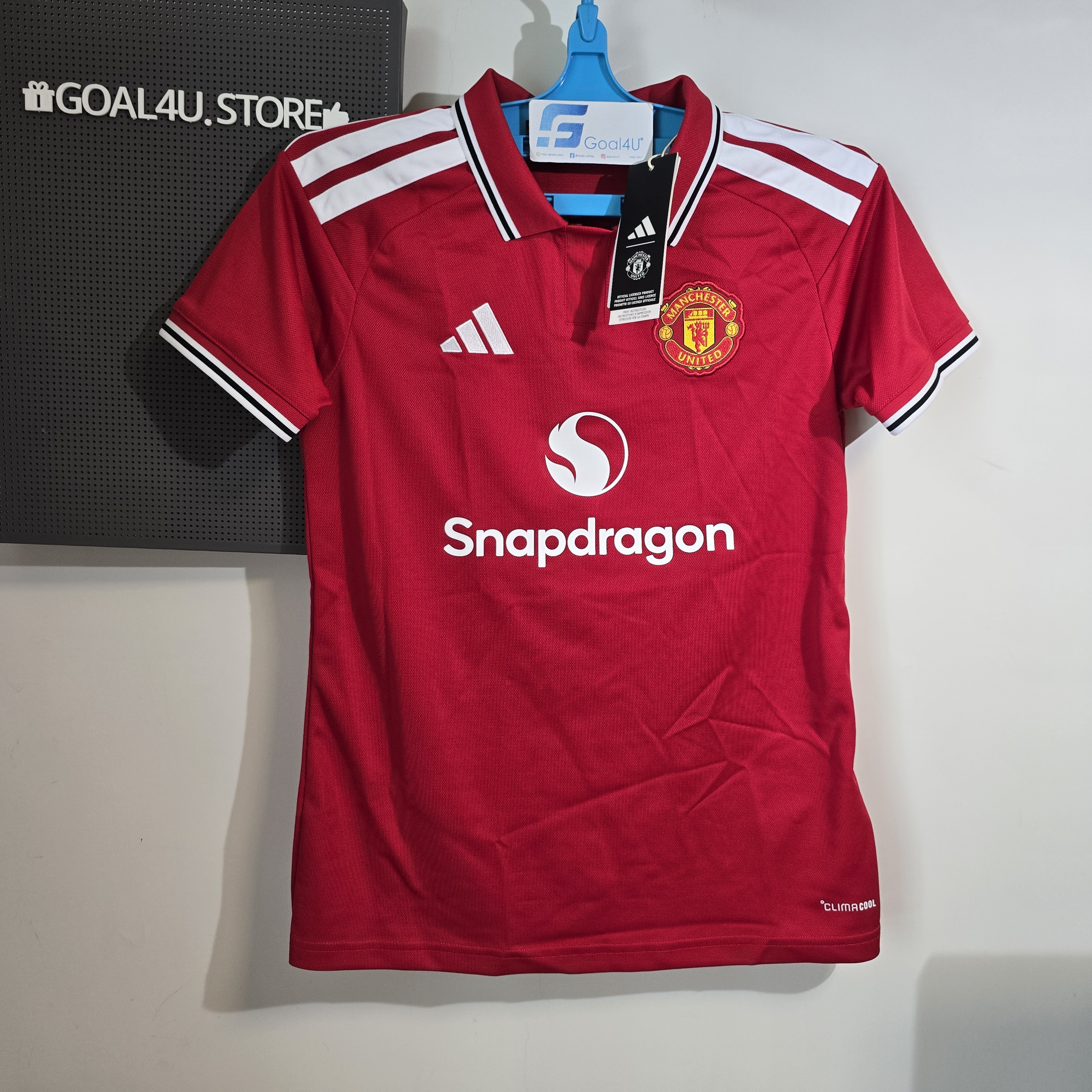 重現七十年代紅魔榮光 Adidas Manchester United 曼聯 2026-27 女裝主場球迷版球衣 (可加印字章) KC4794