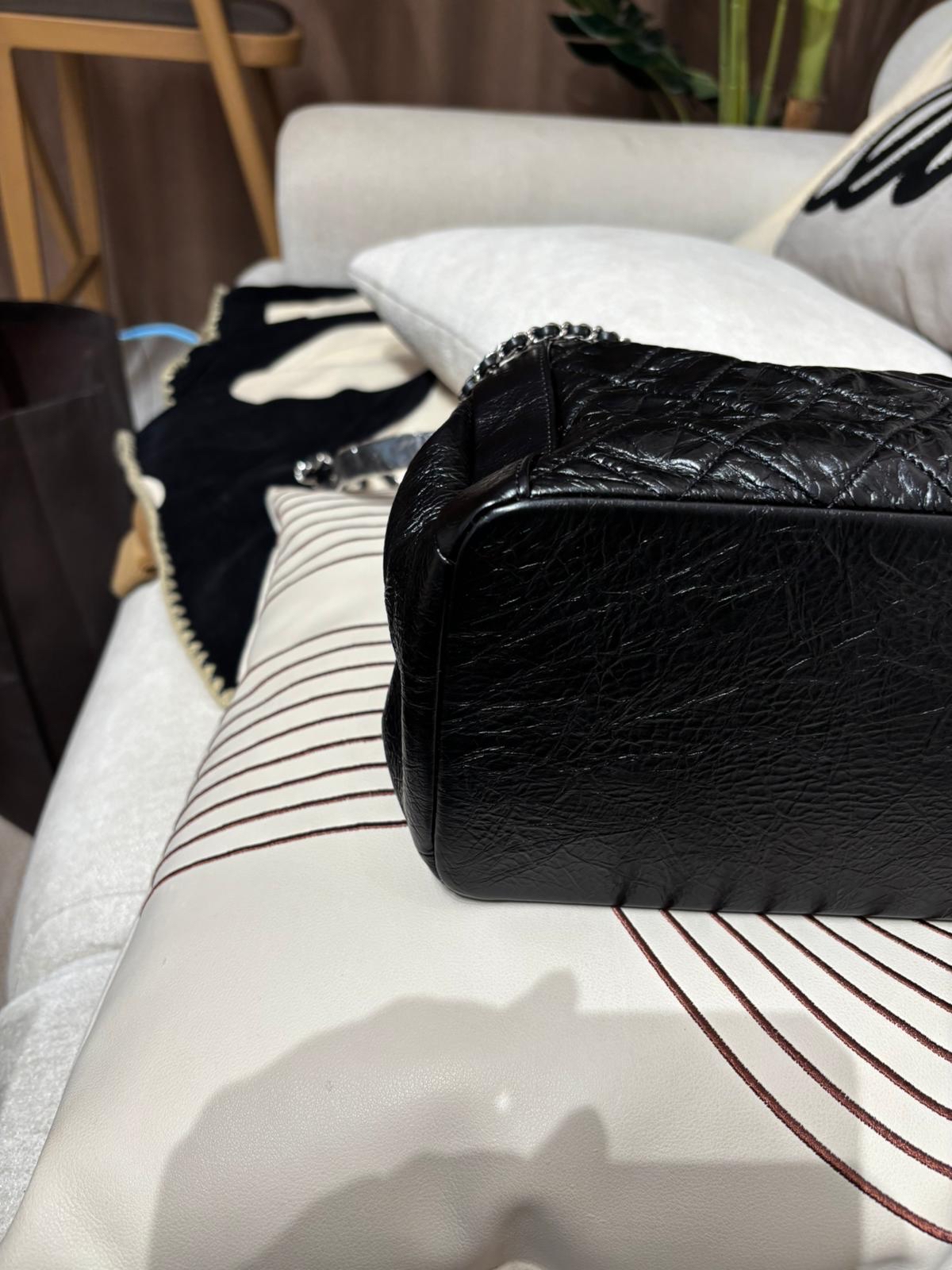 Chanel bucket drawstring bag 黑色油蠟牛皮，100%Authentic,98%new ✅card✅dust bag✅box