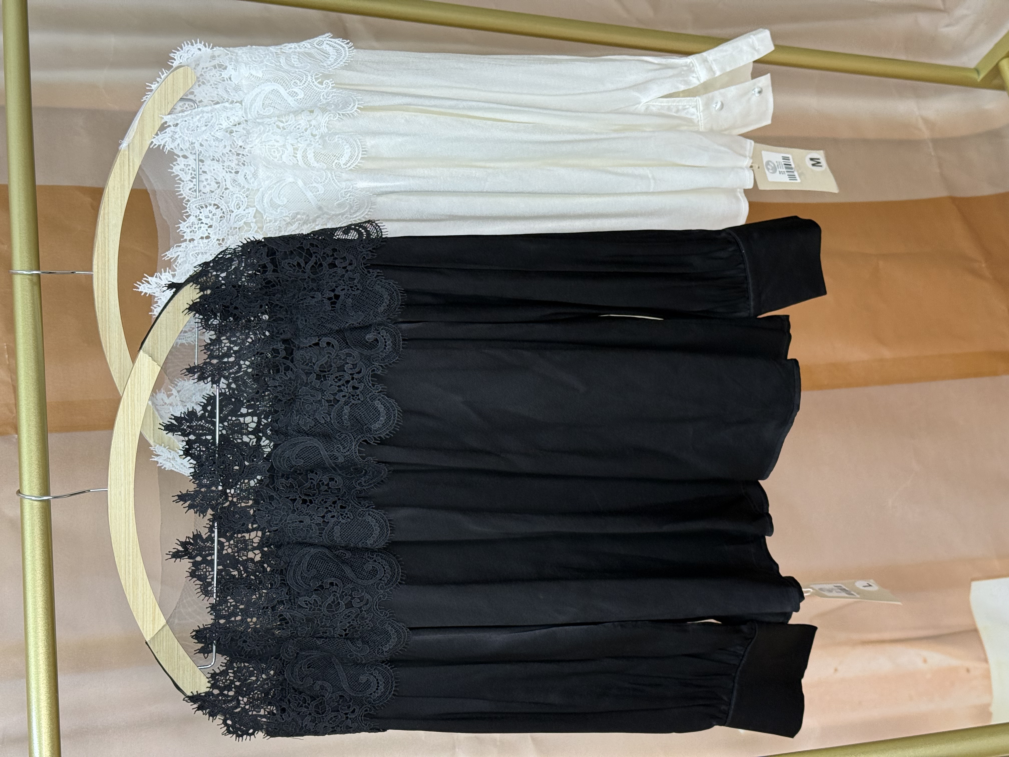 银丝一字领上衣