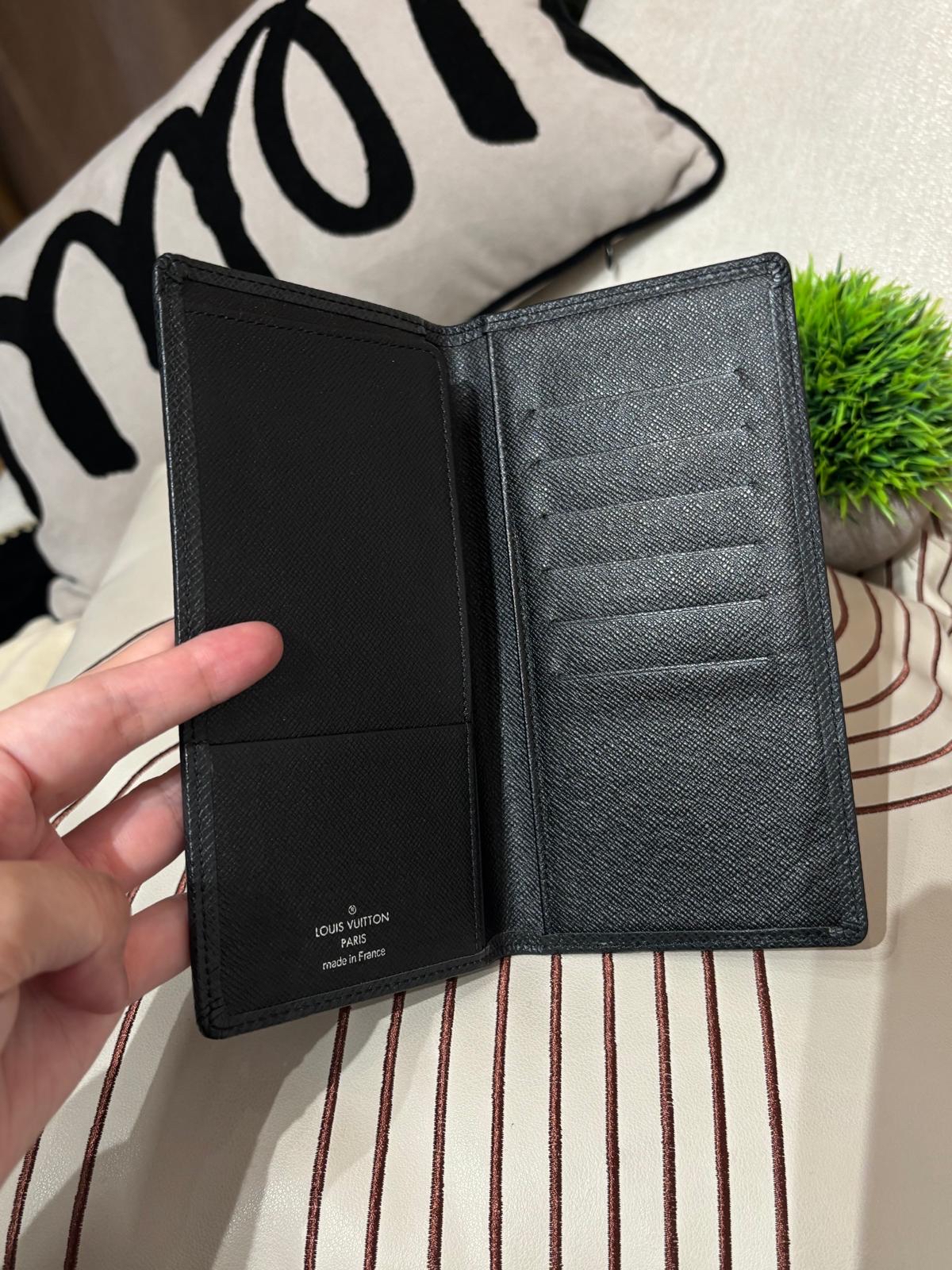 Lv Calfskin Taiga Long Wallet 黑色小牛皮長銀包 100%Authentic, 95%New