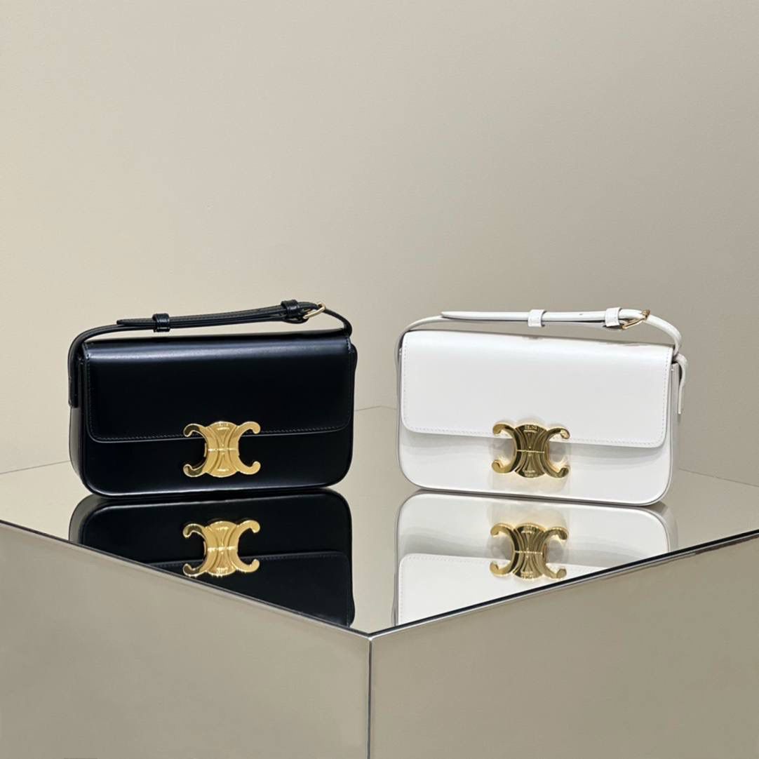 𝑪𝒆𝒍𝒊𝒏𝒆凯旋门腋下包以其轻便实用又时髦有型的特色，火爆席卷国内外各大版面，完全是时髦精们必不可少的百搭单品🔥