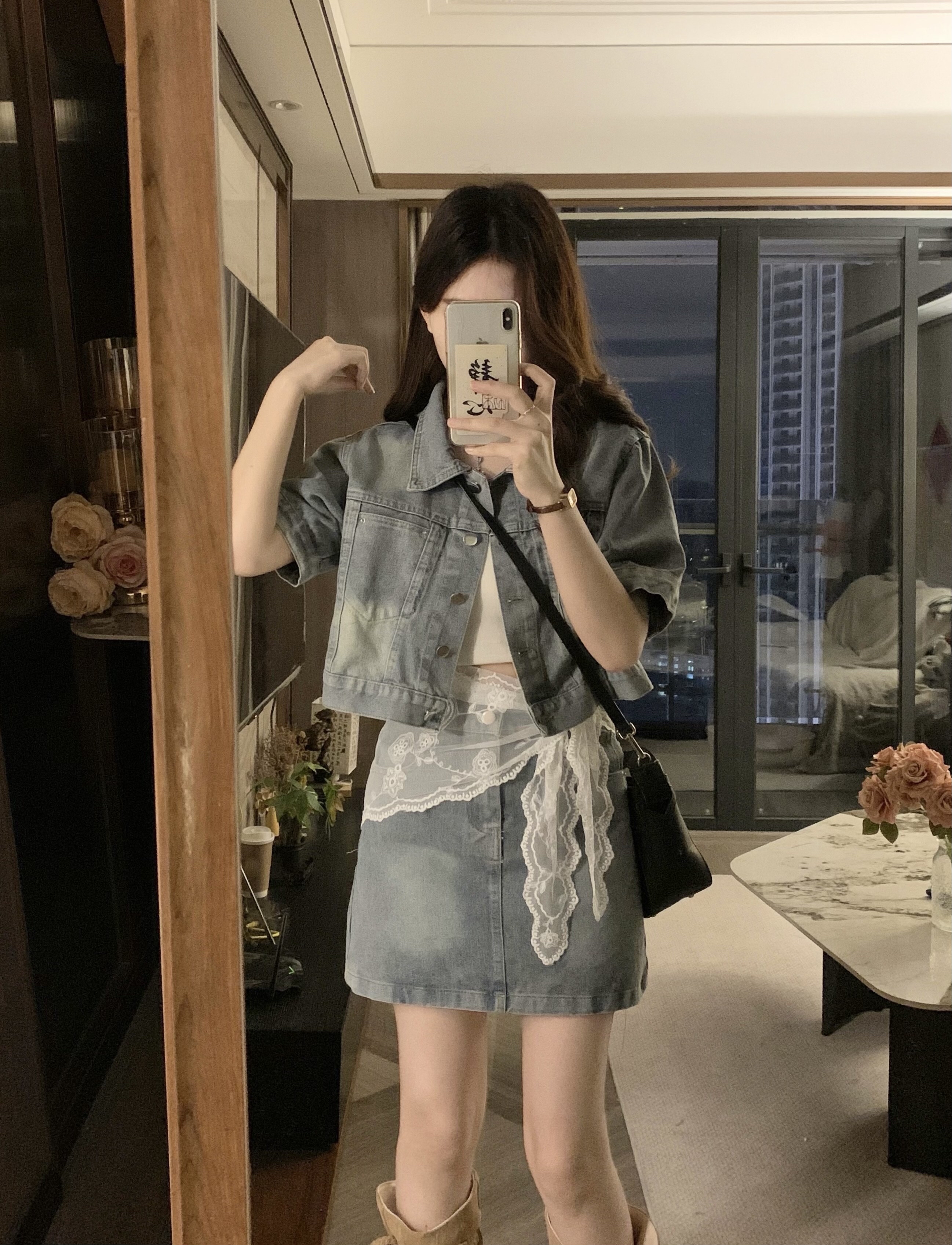 B95(9879) 港风时尚JEANS后开角外套上衣与付蕾丝丝巾短裙三件套套装 