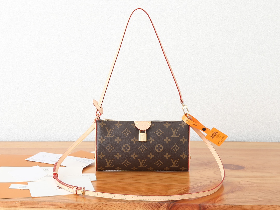 LV Louis Vuitton Pochette Tirette