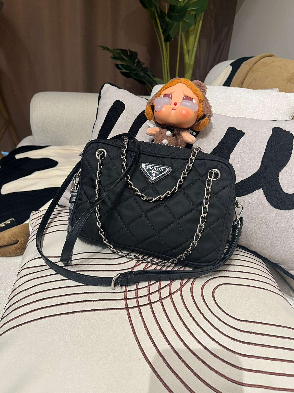 Prada re-nylon crossbody bag  100%Authentic ,90%new  ✅ booklet ✅dust bag 