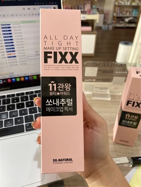 SO.NATURAL 的 ALL DAY TIGHT MAKE UP SETTING FIXX 定妝噴霧