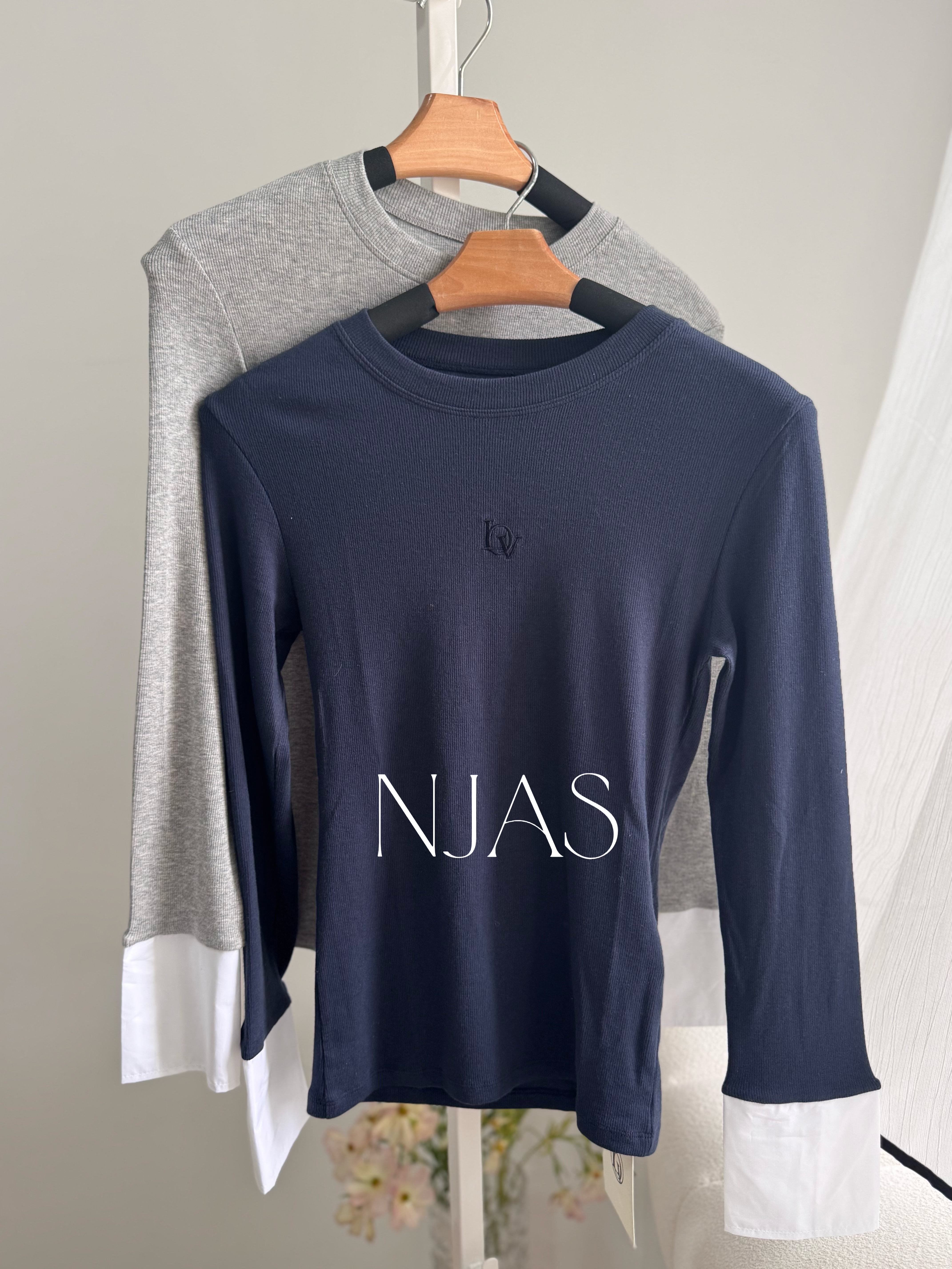 Feminine stretchy cuff tee 