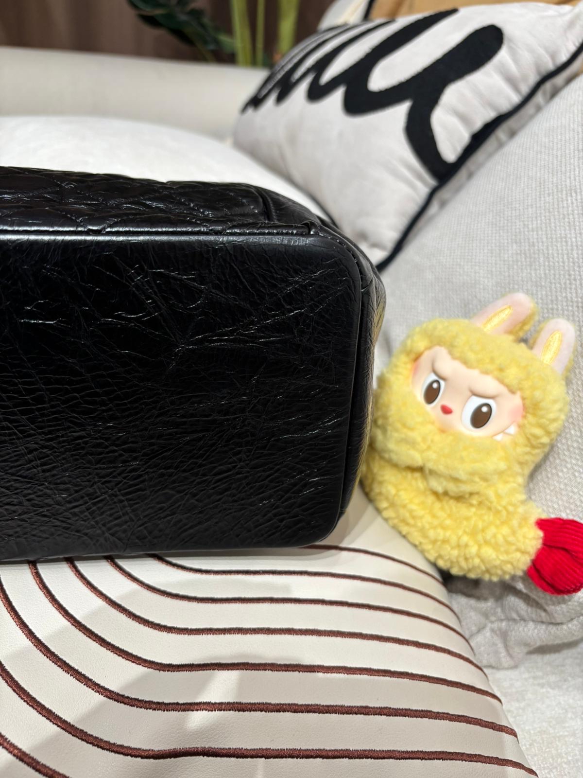 Chanel bucket drawstring bag 黑色油蠟牛皮，100%Authentic,98%new ✅card✅dust bag✅box