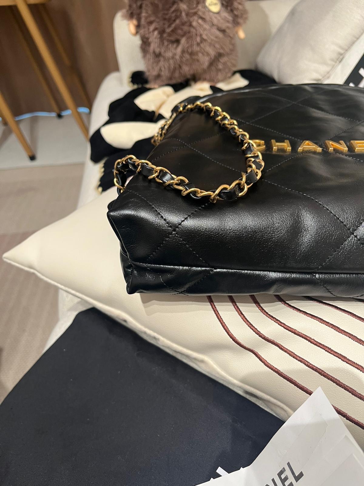Chanel 22 backpack small 黑色牛皮金鏈, 100%Authentic, 98%new ✅專門店收據✅晶片✅Dust bag