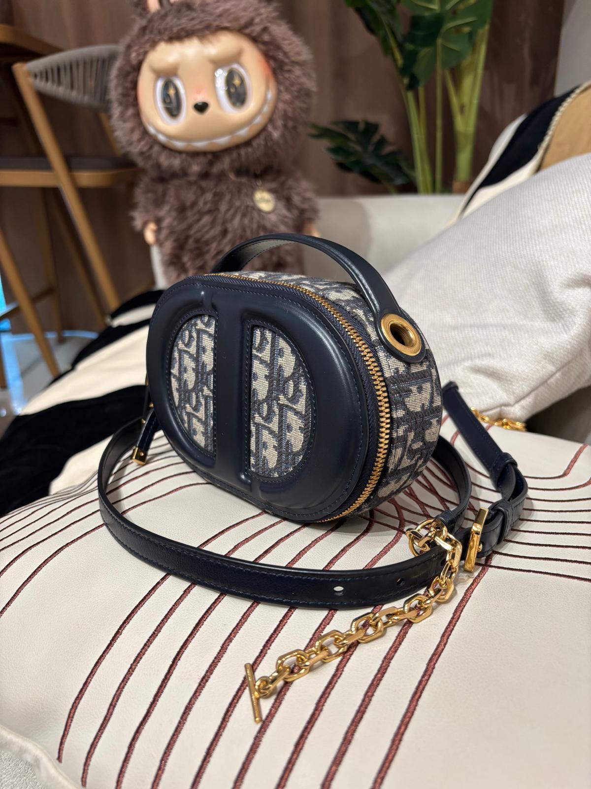 DIOR CD Signature Oval Camera Bag Bag CHRISTIAN DIOR  100%Authentic, 98%New ✅Certificate ✅dust bag 