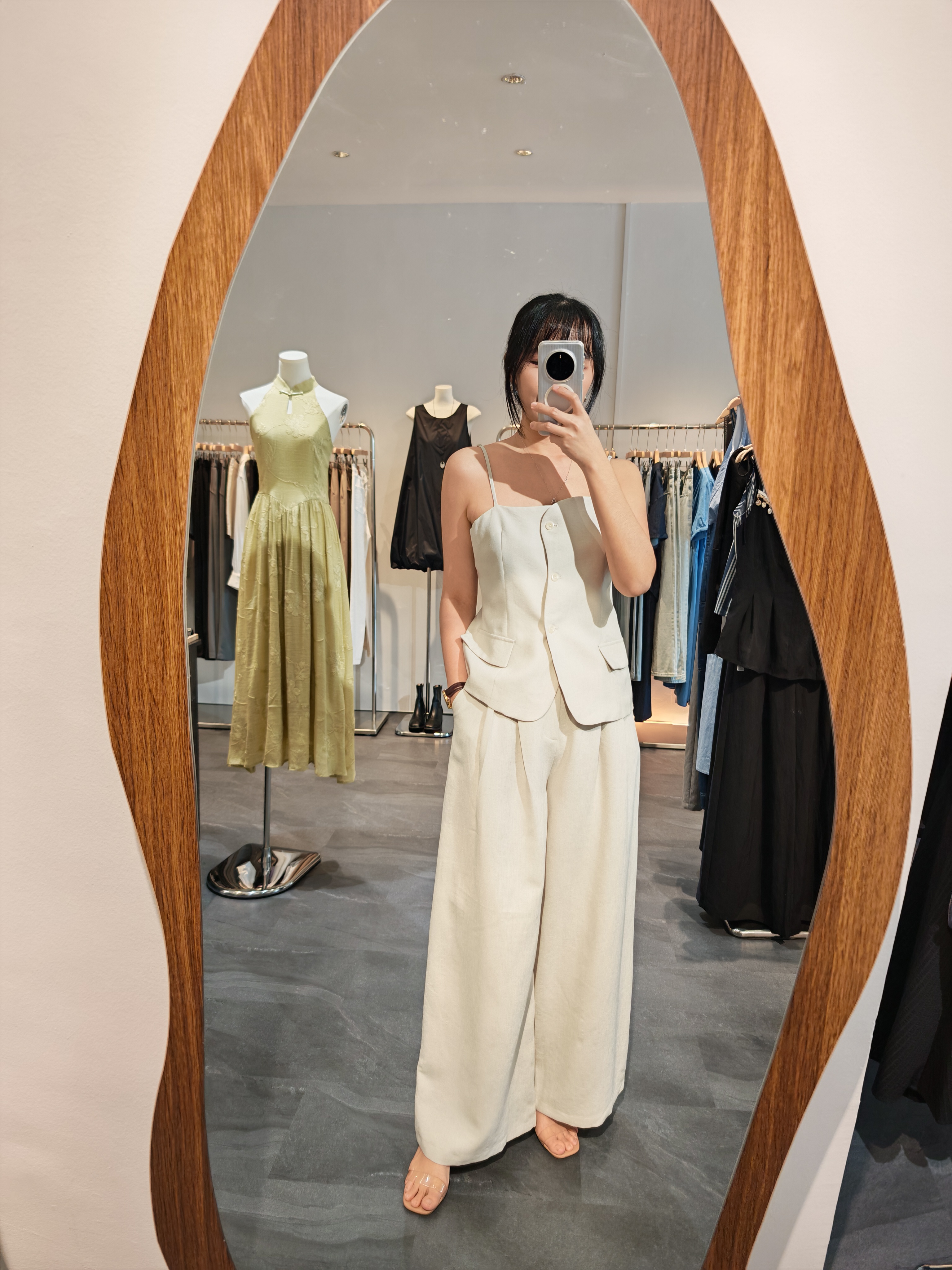 杏色吊带马甲+长裤套装