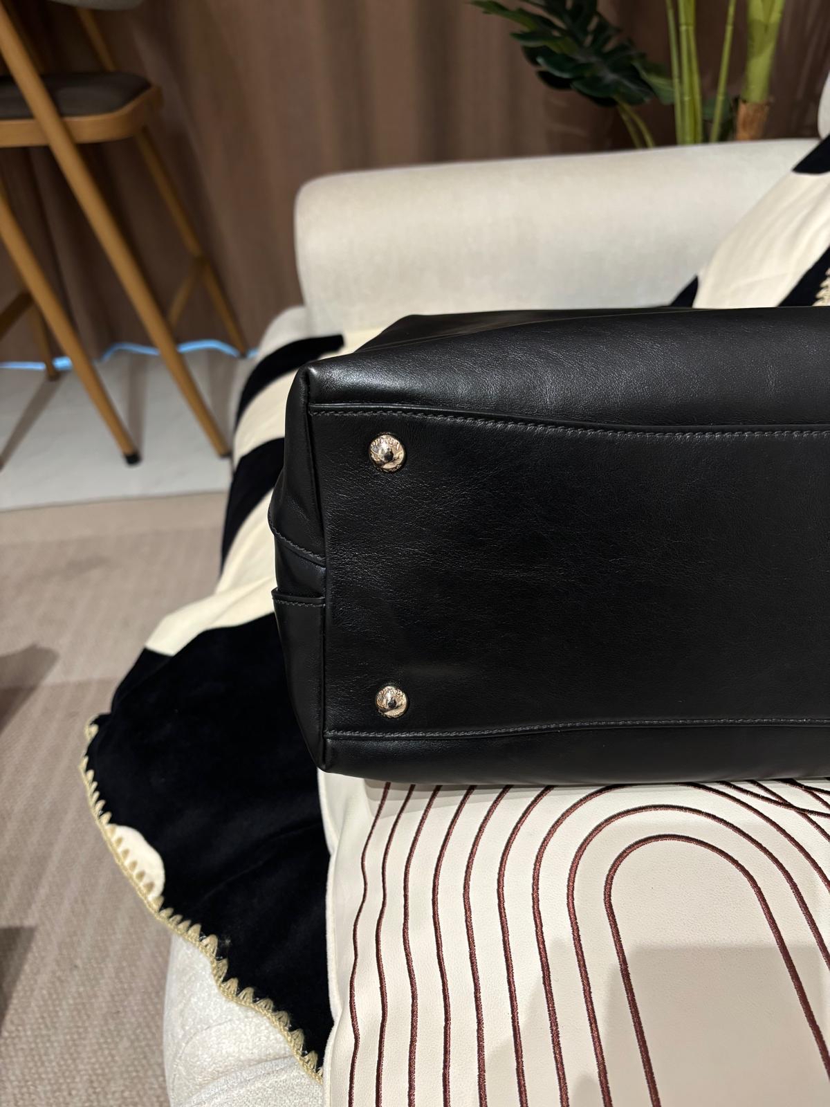 Prada shoulder bag Hobo Bag Calfskin 100%Authentic, 95%New ✅Dust bag