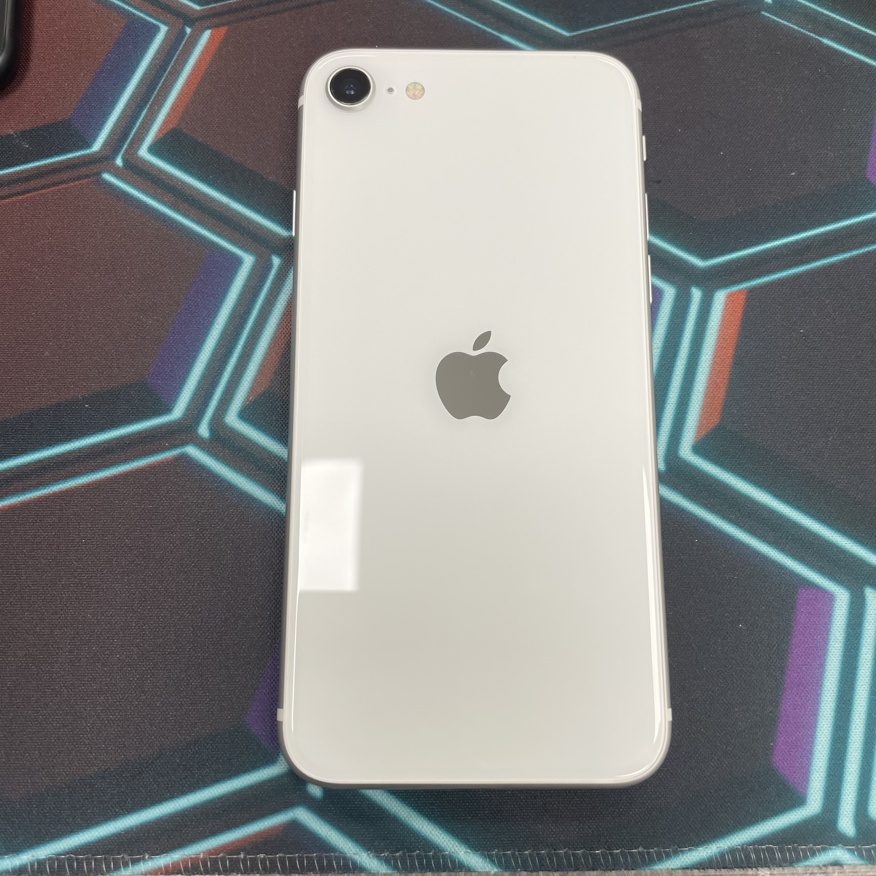 *7002 SE 2 勁靚機 128GB 電74 白色 white