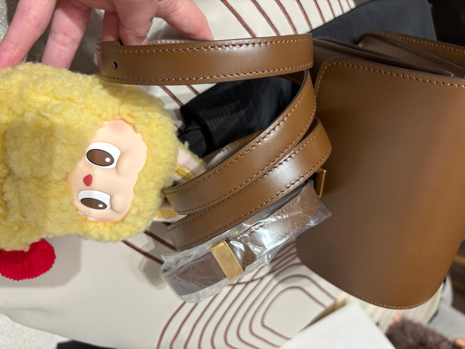 Celine Classic box teen Bag Camel Calfskin Shoulder Bag  100%Authentic ,全新貨品 ✅booklet✅dust bag ✅strap ✅box