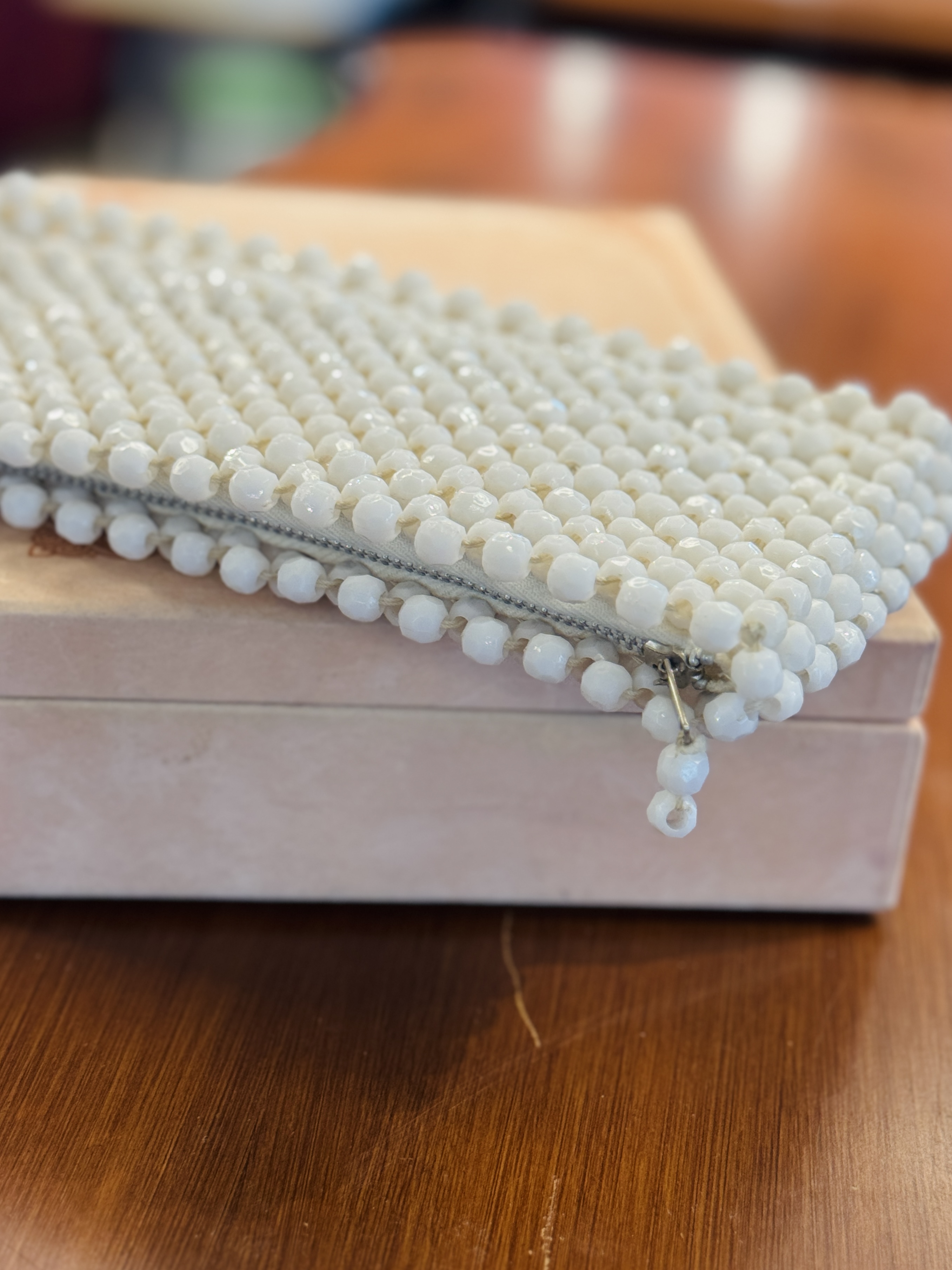 **1960s Likely Made in Hong Kong Envelop Beaded Clutch with Zipper (MT2515)