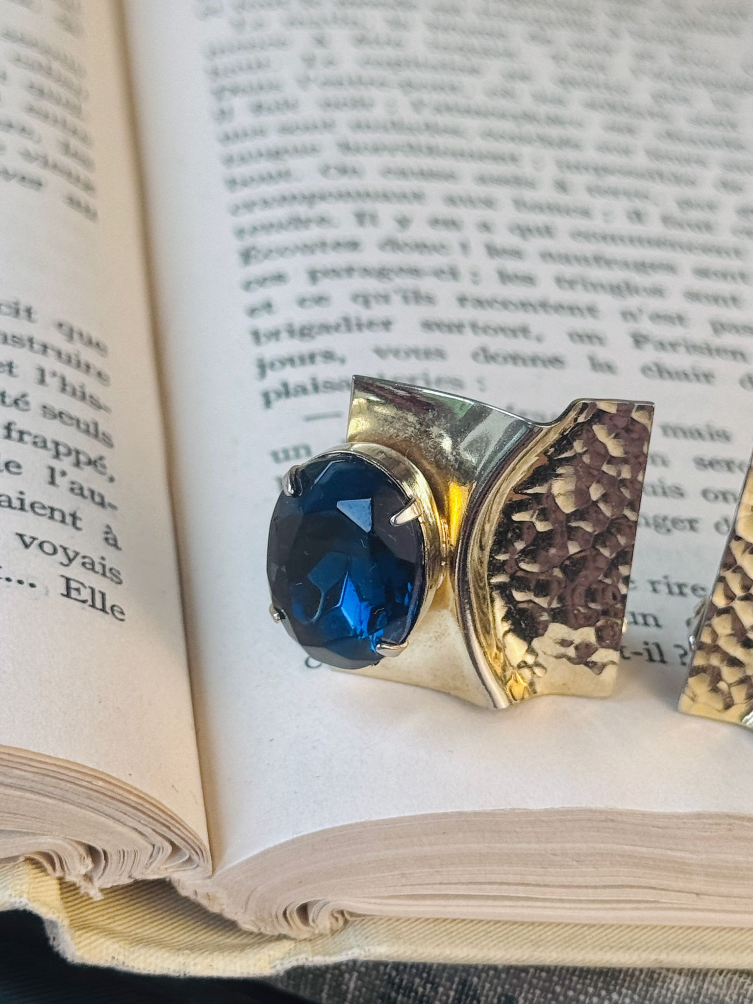Vintage C.a. 1980s Abstract Art Royal Blue Glass Statement Clip Earrings (MT2589-16)