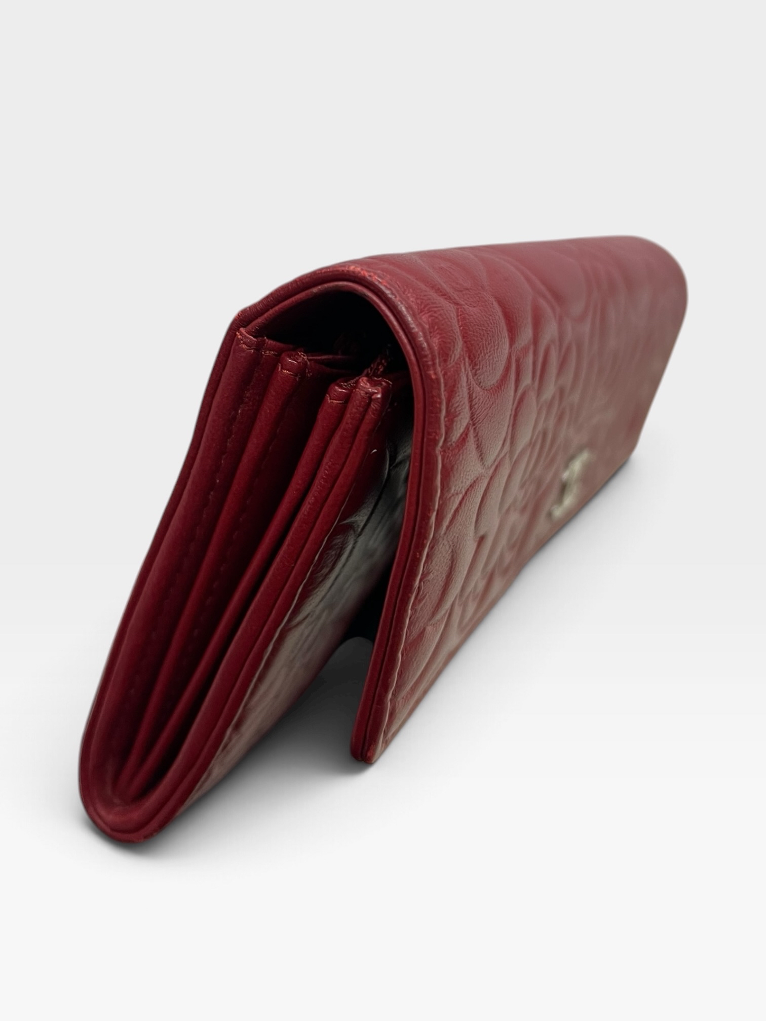 Pre-Owned Chanel Lambskin Camellia Embossed Flap Wallet/Product Code: 102305
