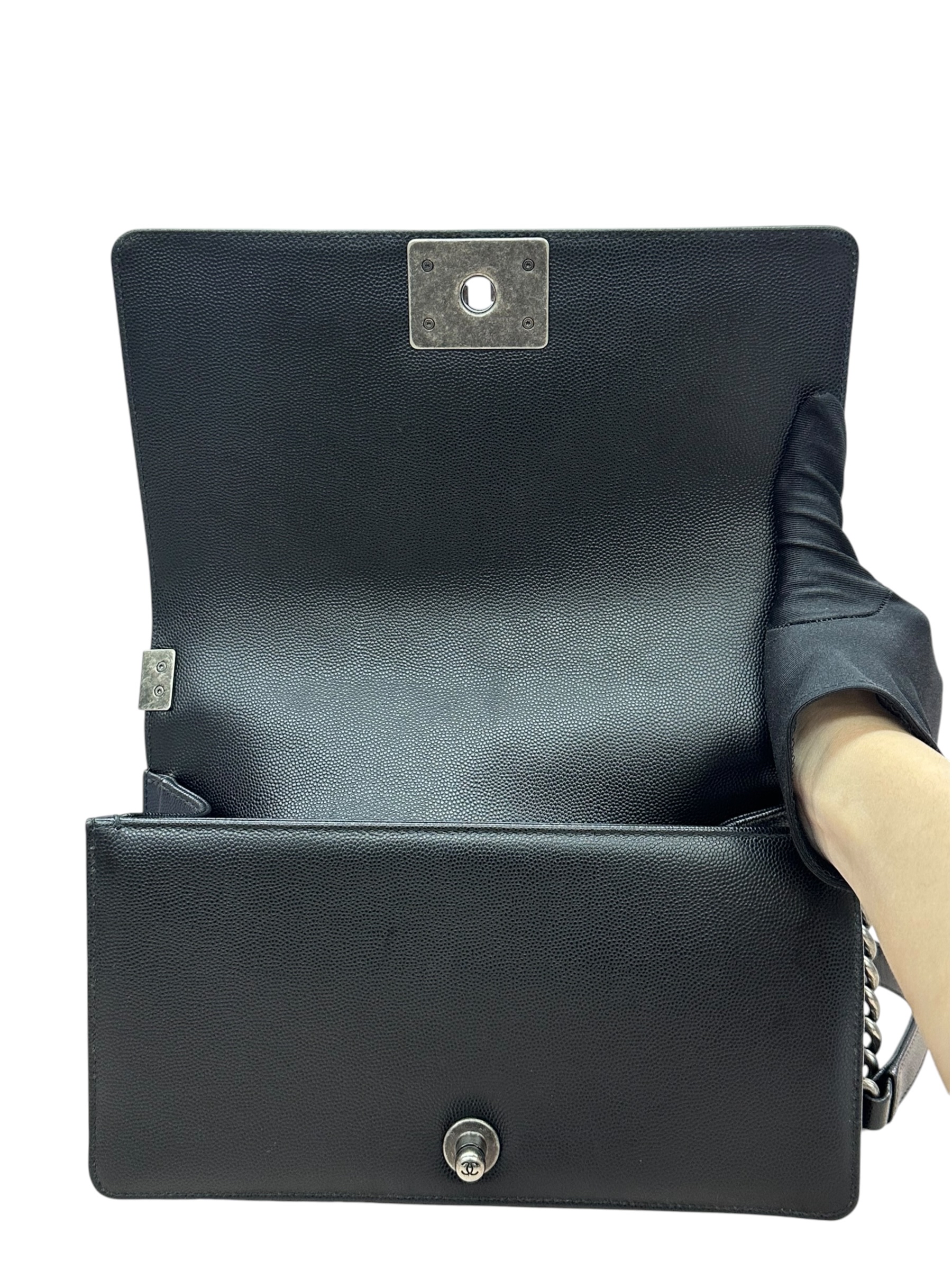 Pre-owned Chanel Boy 25 Handbag Calfskin / Product Code: 082104