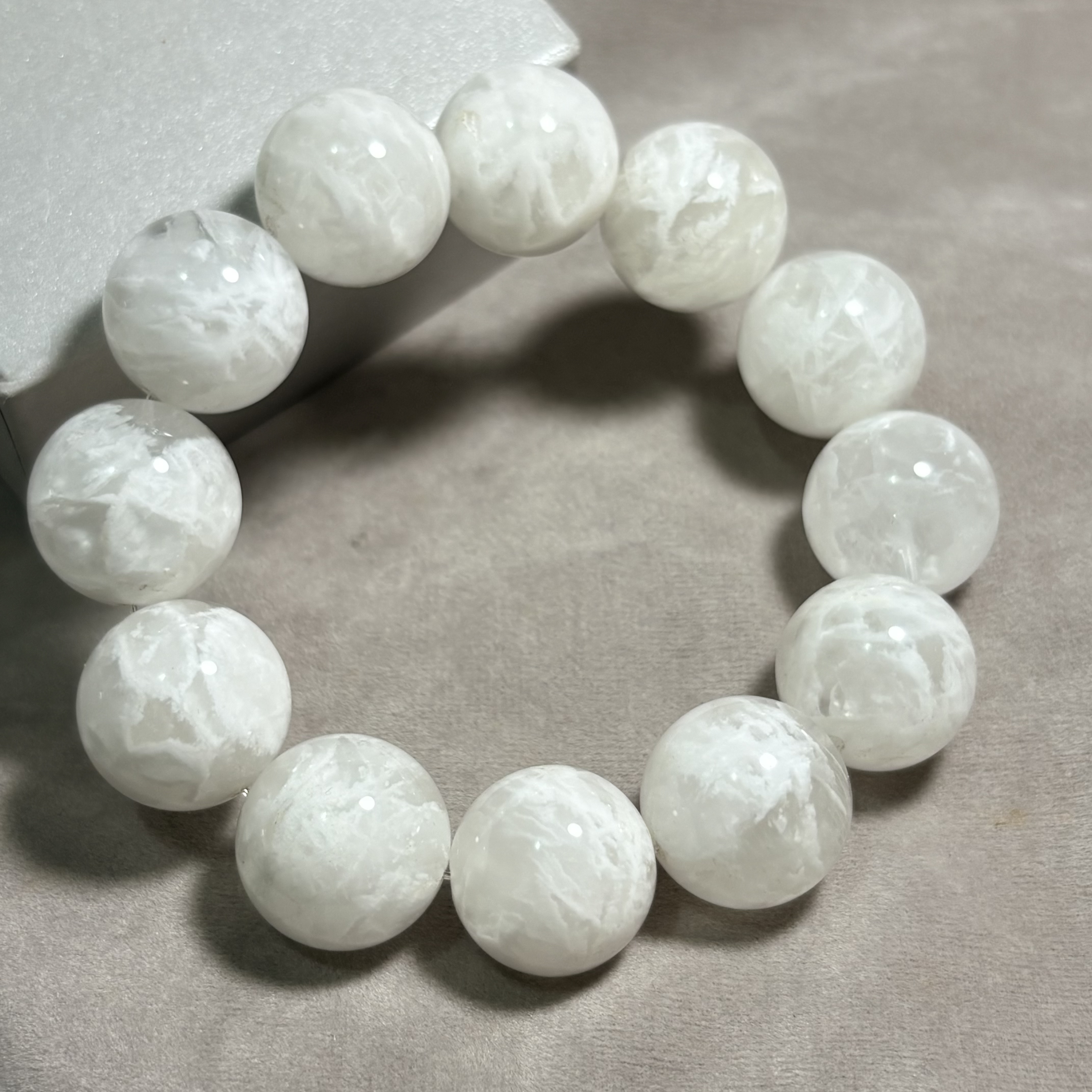 雪花緍紗白幽靈手串 No.4565丨規格：19.5mm珠17cm手圍