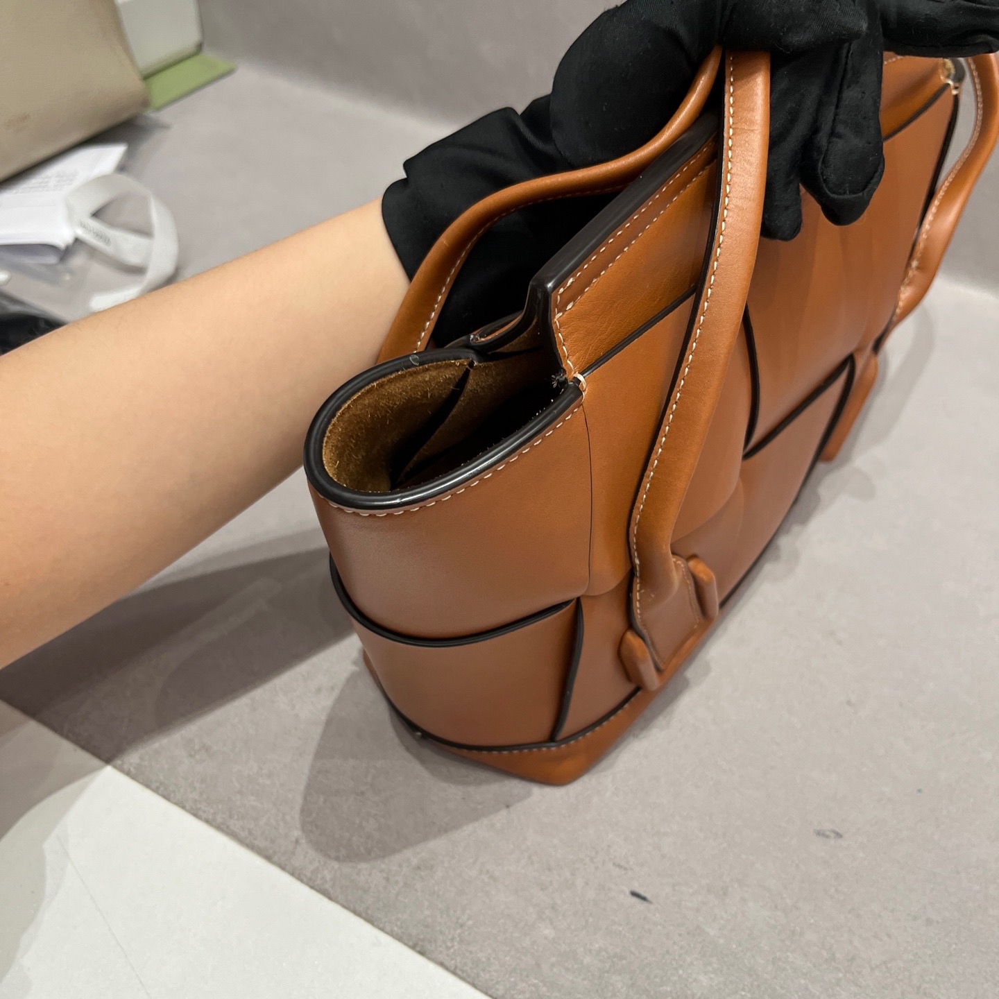 【預訂貨品】BV焦糖色編織牛皮tote