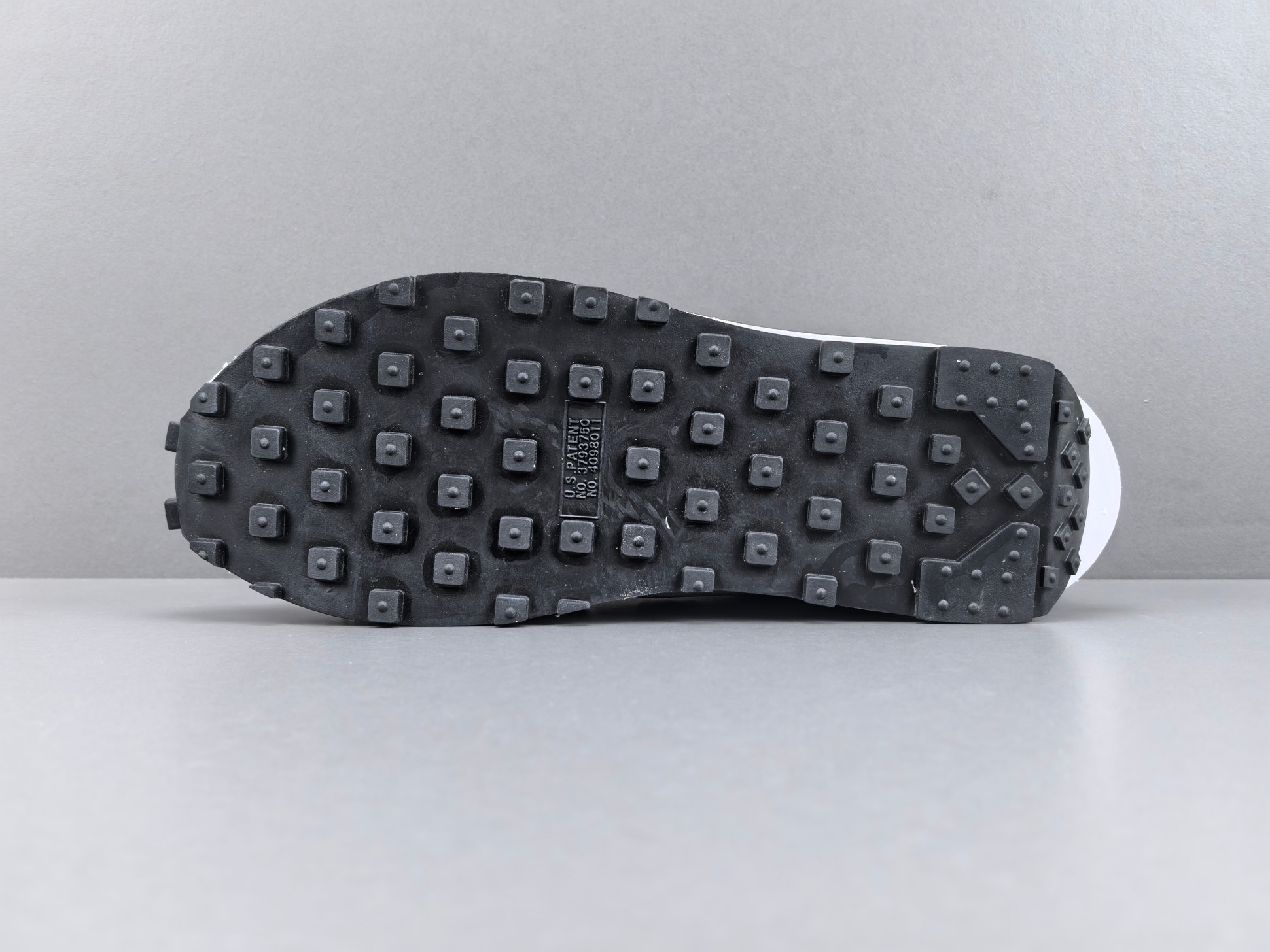 Fragment x Sacai x Nike LDWaffle "Light Smoke Grey" DH2684-001