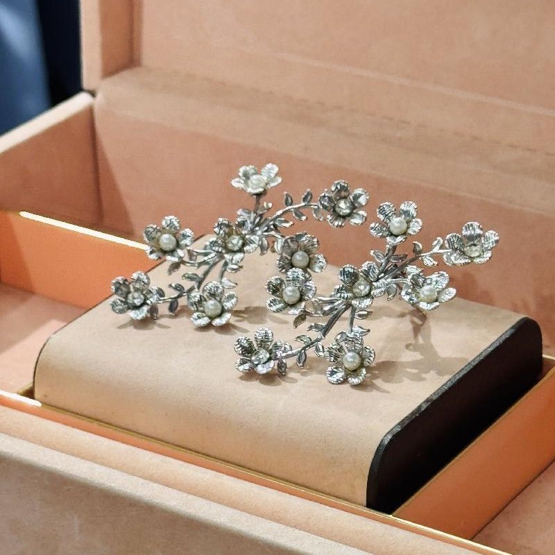 America Coro Stamped Sliver Floral Clip Earrings (C021)