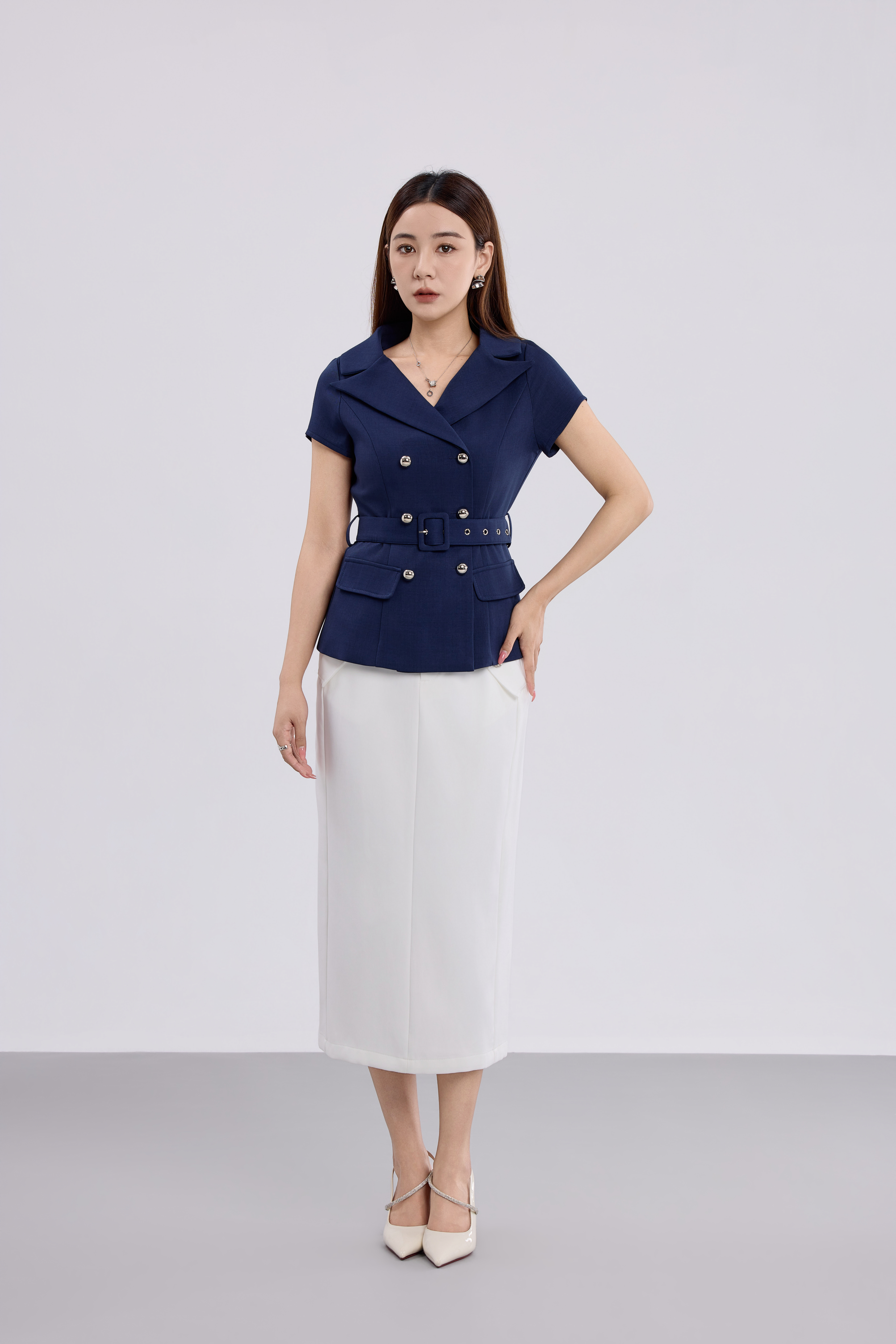 10141329 Monroe Belted Double-Breasted Blazer Top Product Description： A sophisticated statement piece inspired by classic power dressing, the Monroe Belted Double-Breasted Blazer Top