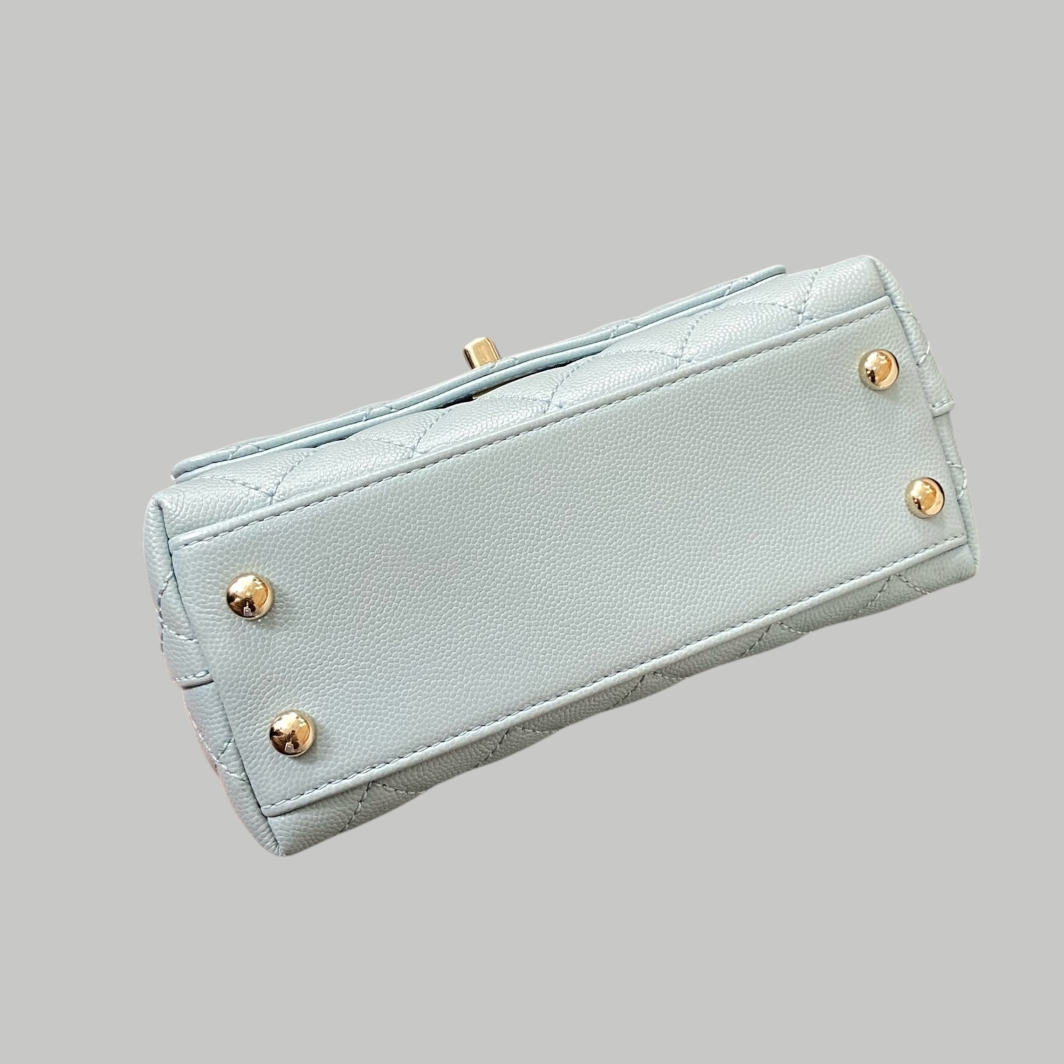 Chanel CocoHandel mini 22P淺藍色