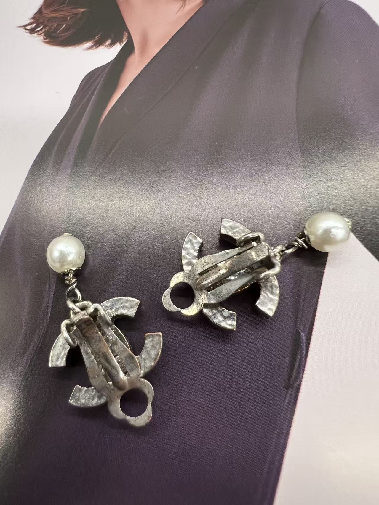 Chanel earrings silver in metal