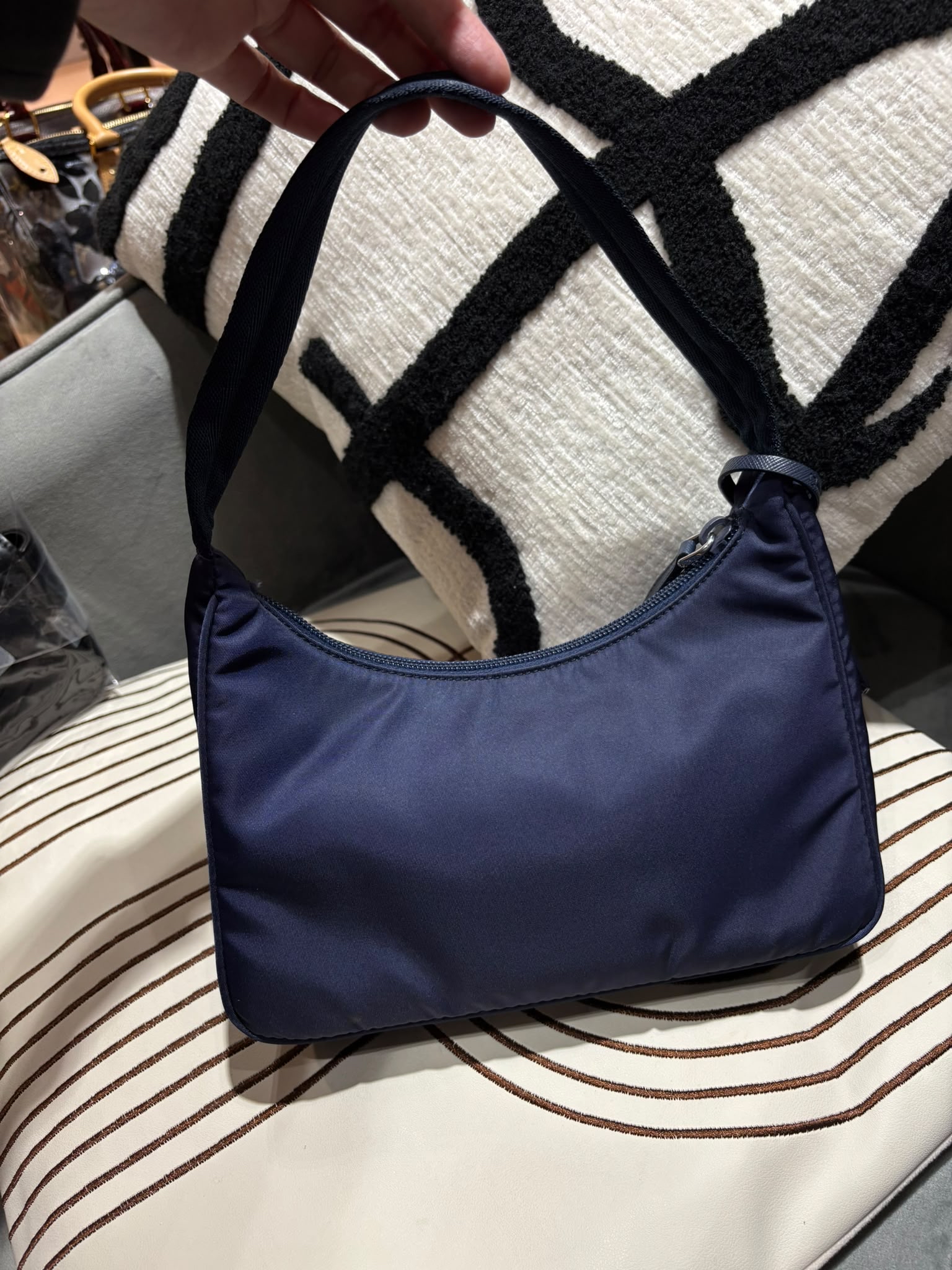 Prada re-edition 2000 re-Nylon Hobo Bag Navy 100%Authentic, 98%New