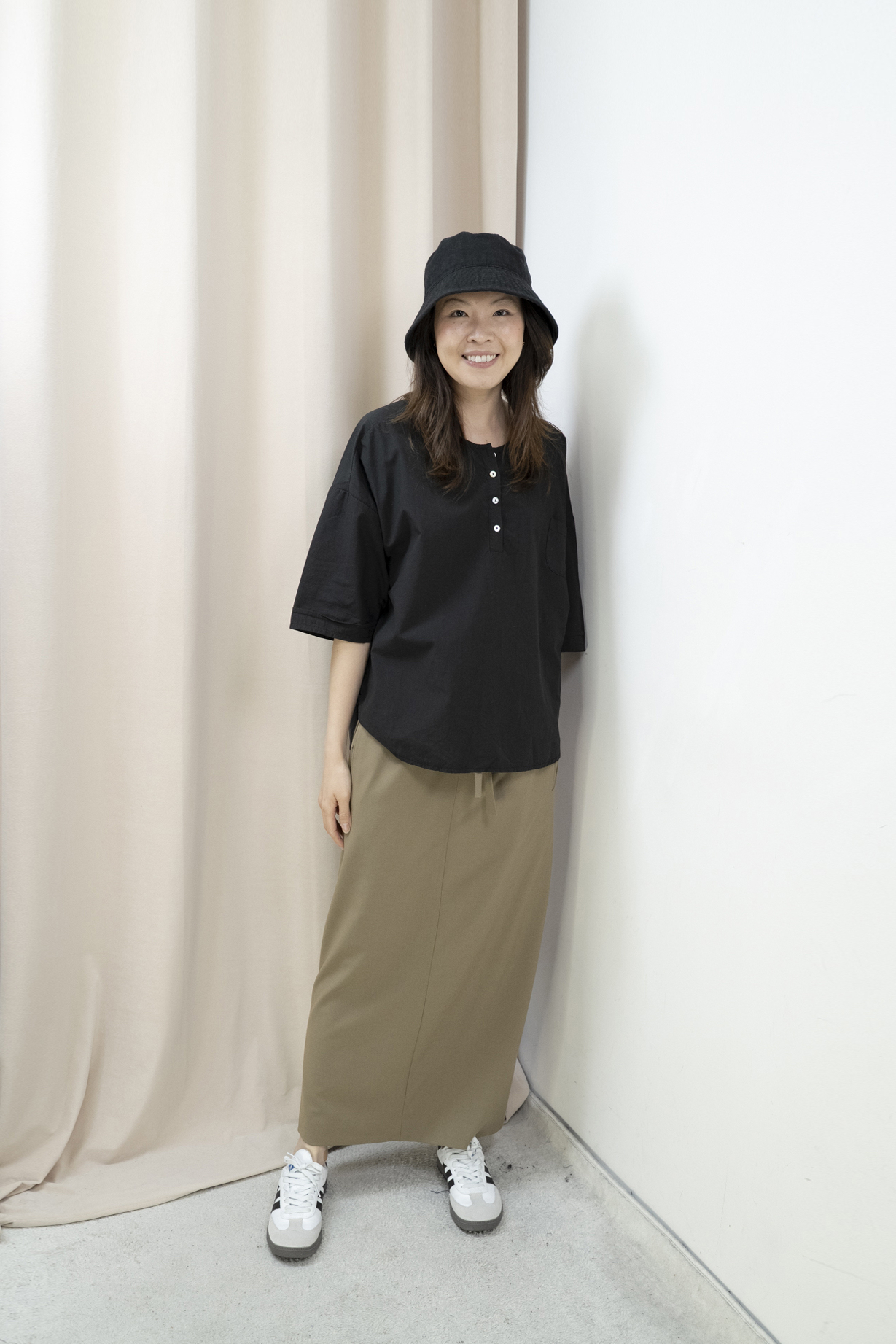 半開胸口袋斯文休閒上衣(黑色）