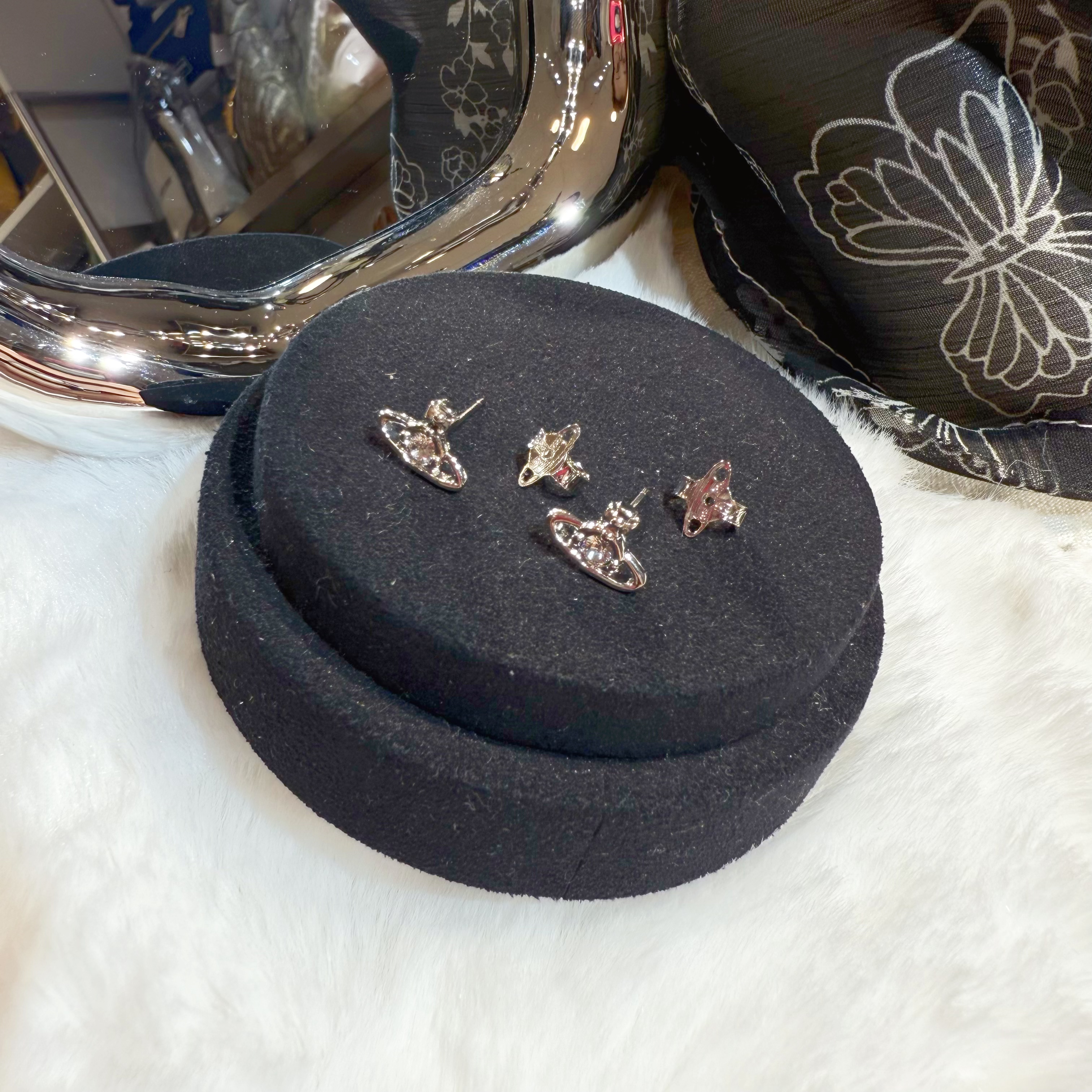 VW nano solitaire earrings S