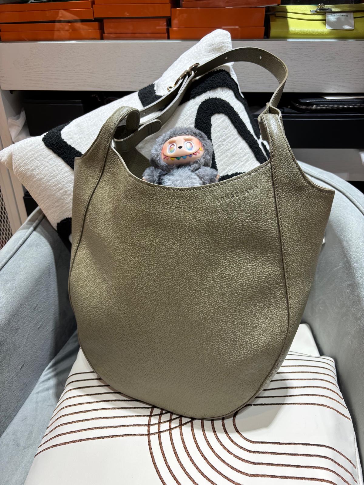 LONGCHAMP Le Foulonné Shoulder Bag Beige Calfskin hobo 100%Authentic, 98%New