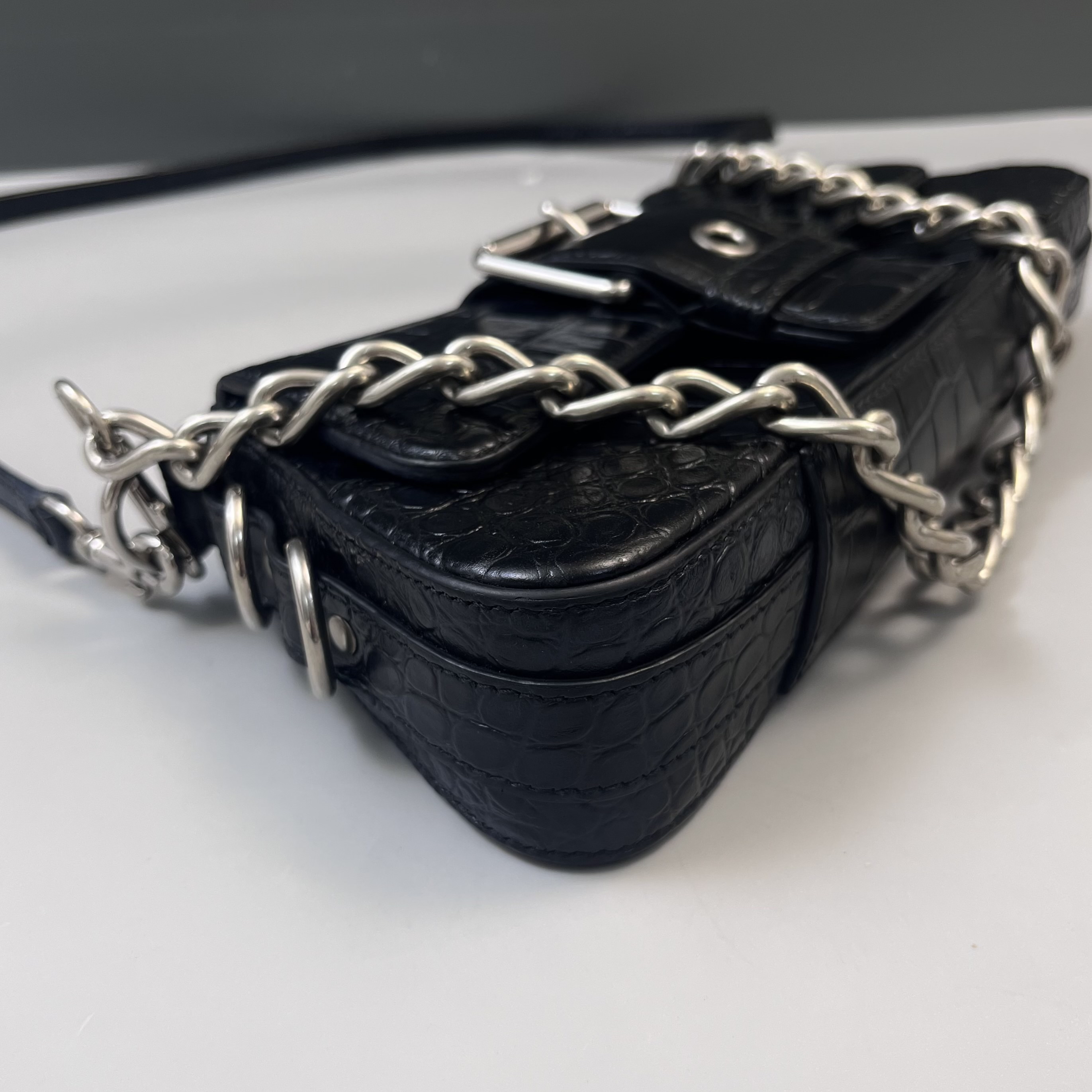 【預訂貨品】巴黎世家黑銀鰐魚壓紋腋下包