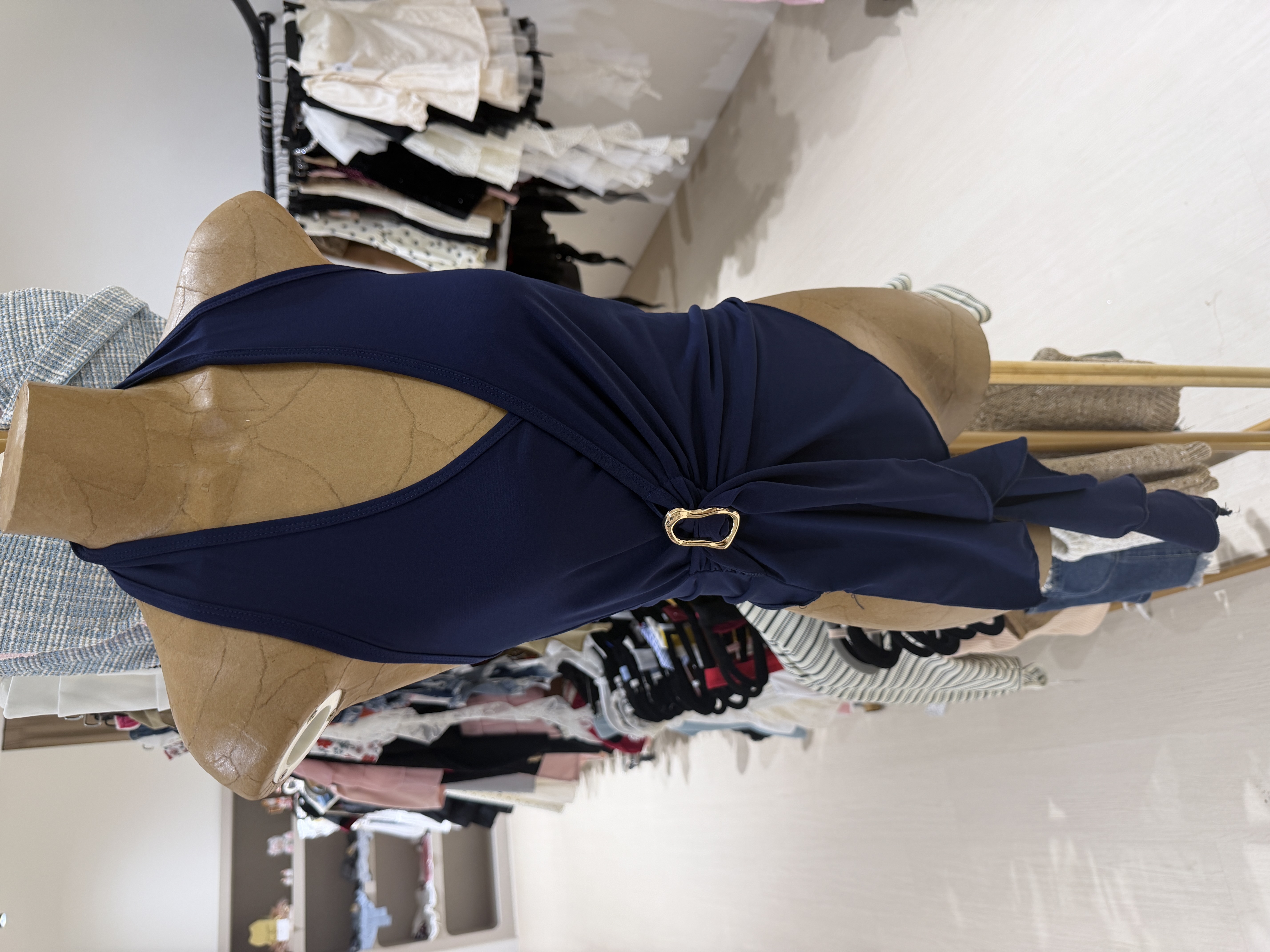 性感挂薄V领小背心